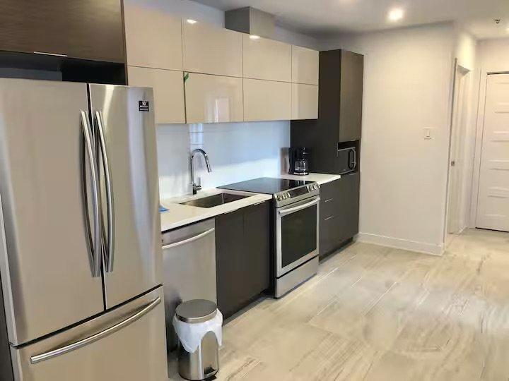 









2001


Av. Beaconsfield

, 315,
Montréal (Côte-des-Neiges/Notre-Dame-de-Grâce),




QC
H4A2G7

