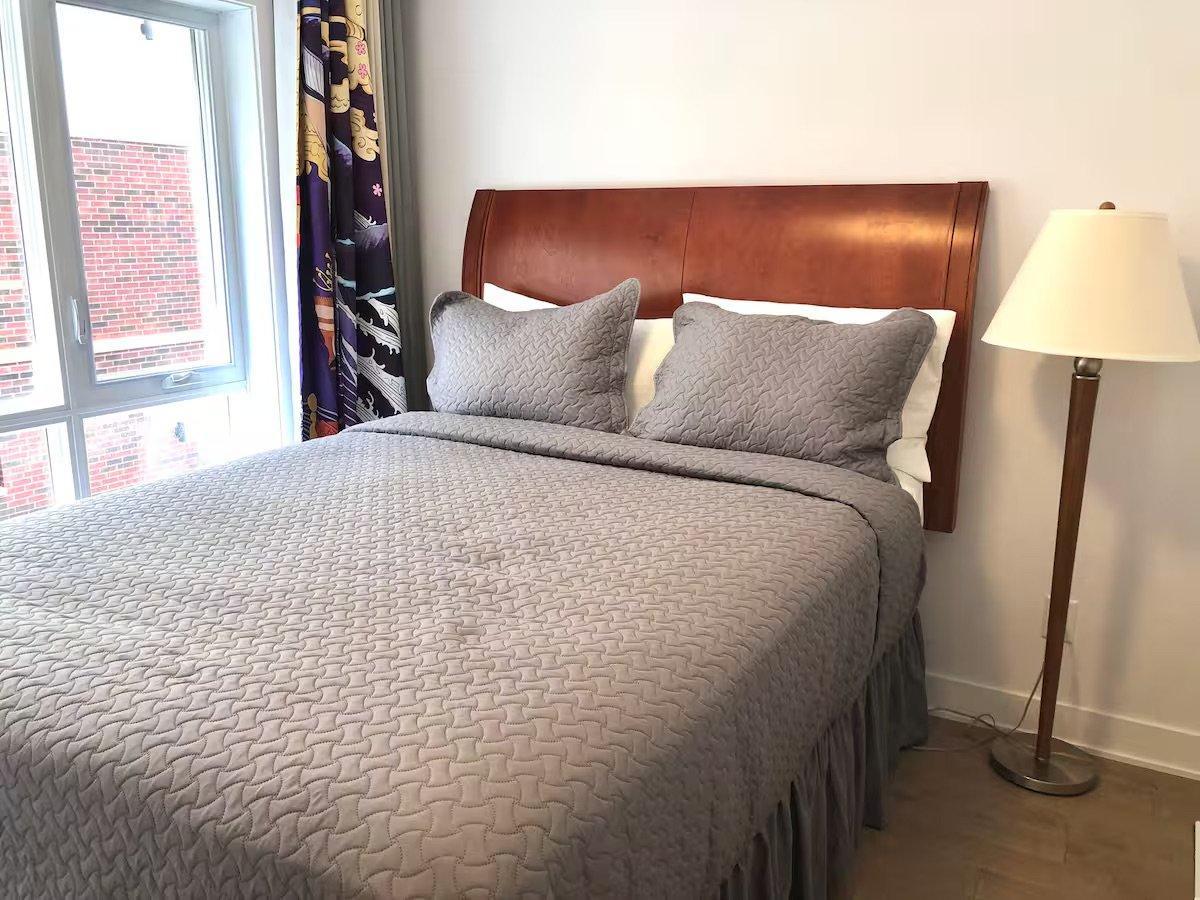









2001


Av. Beaconsfield

, 315,
Montréal (Côte-des-Neiges/Notre-Dame-de-Grâce),




QC
H4A2G7

