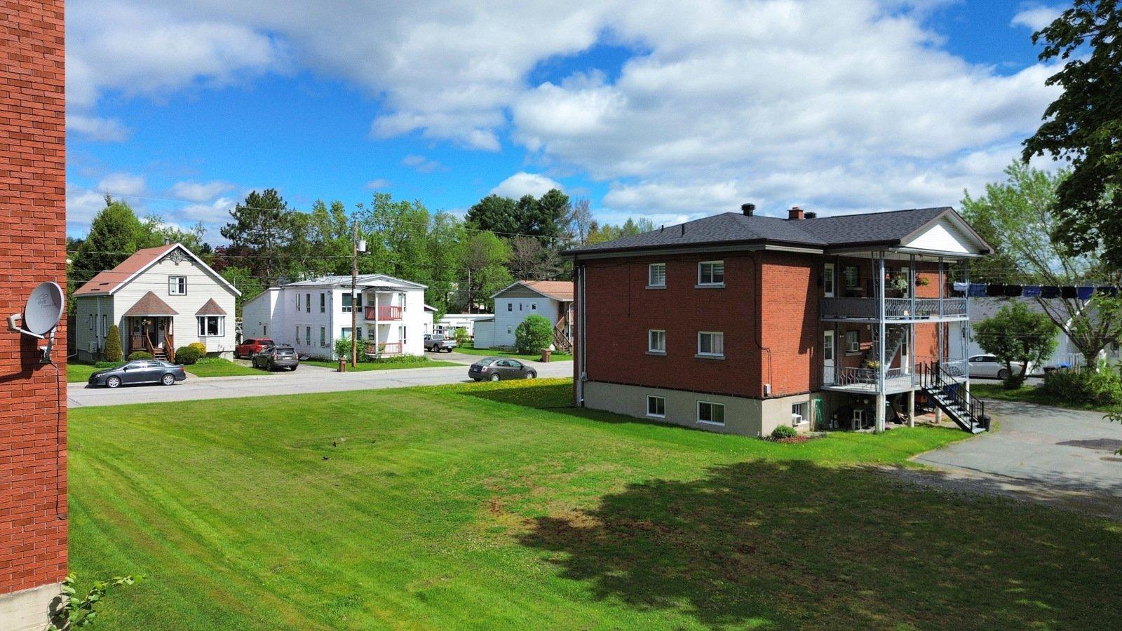









524

 - 532


Rue Maisonneuve

,
Magog,




QC
J1X2N5

