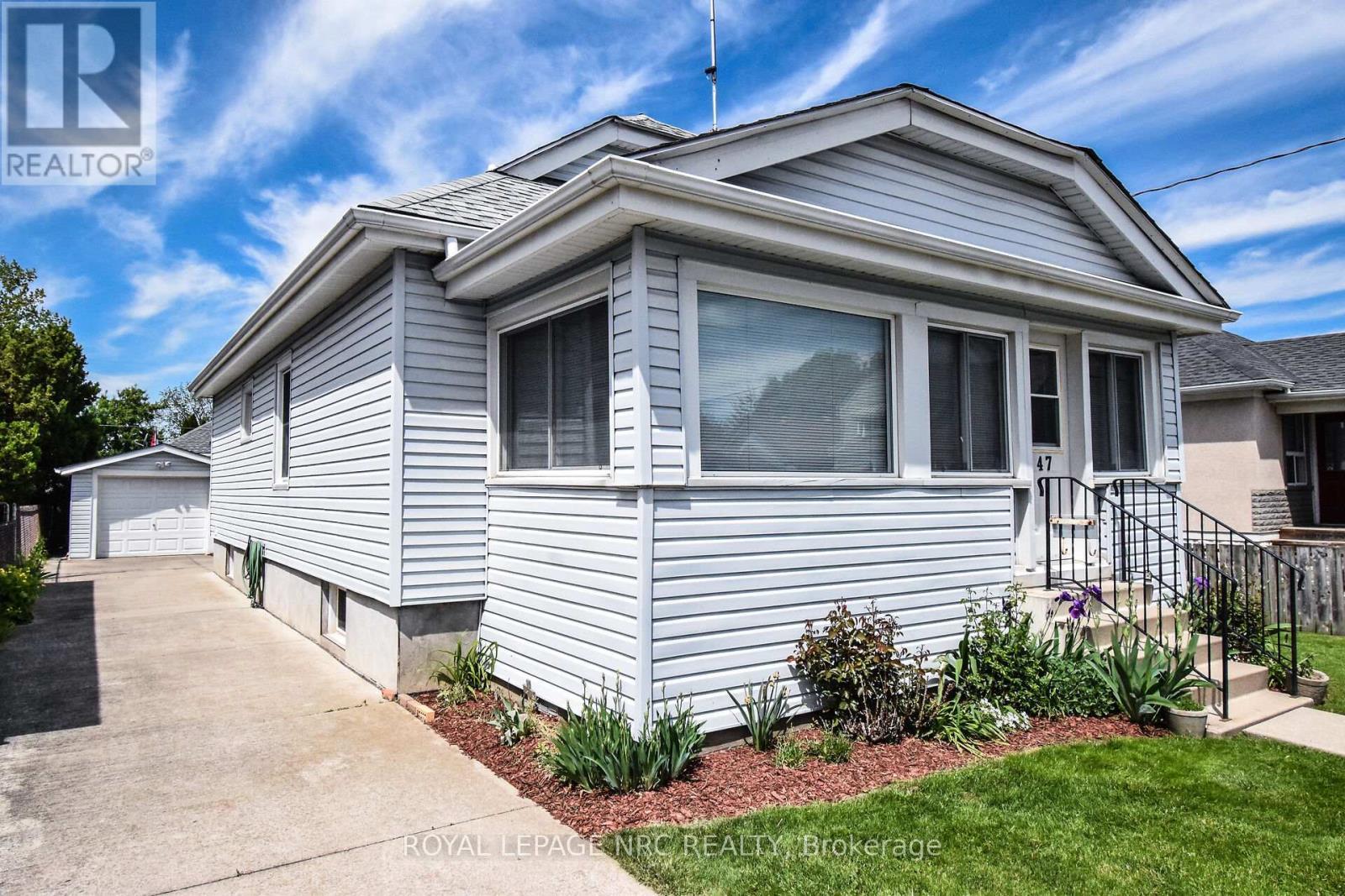 












47 KERNAHAN STREET

,
St. Catharines (Downtown),




Ontario
L2R4T1

