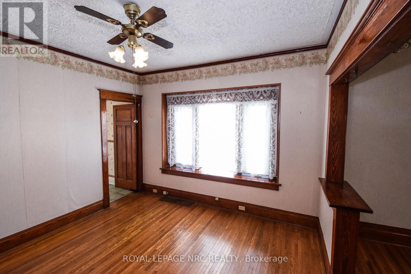 












47 KERNAHAN STREET

,
St. Catharines (Downtown),




Ontario
L2R4T1

