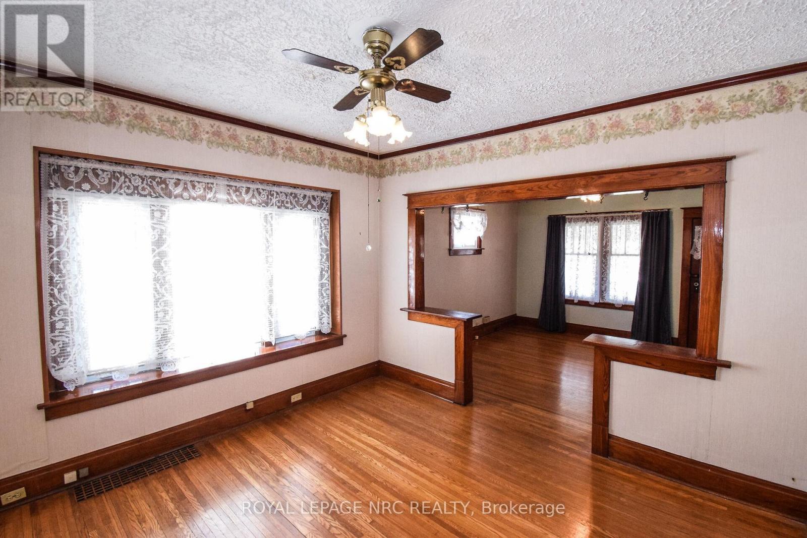












47 KERNAHAN STREET

,
St. Catharines (Downtown),




Ontario
L2R4T1

