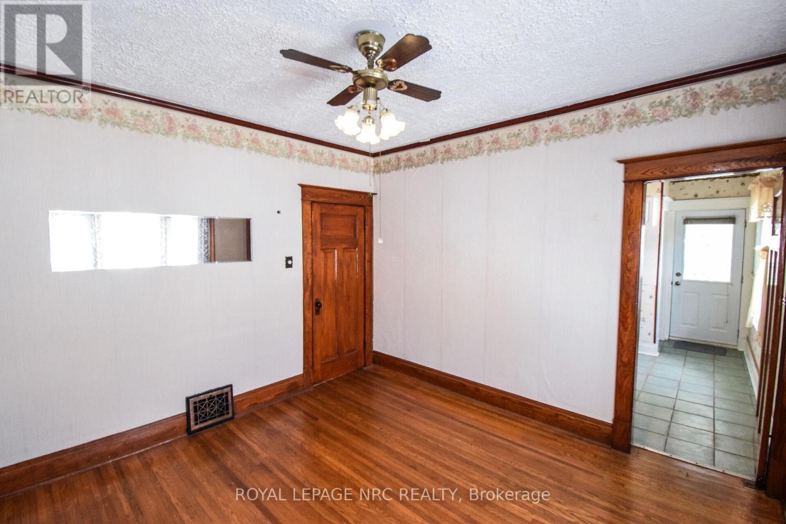 












47 KERNAHAN STREET

,
St. Catharines (Downtown),




Ontario
L2R4T1


