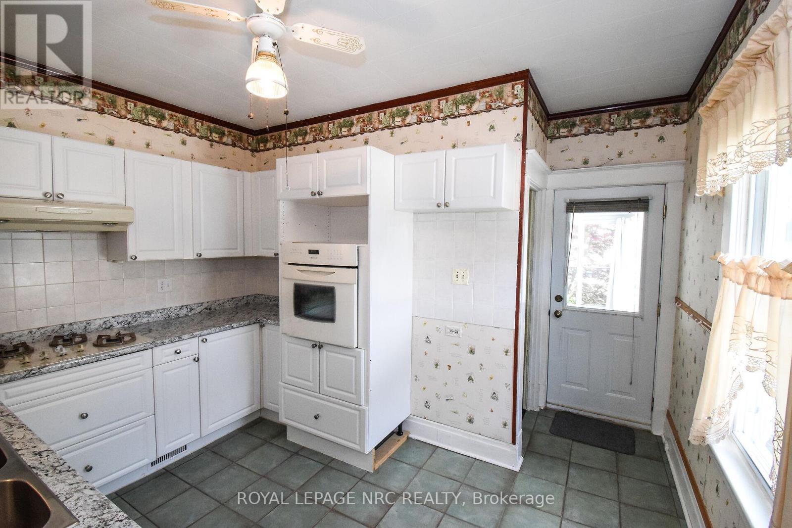 












47 KERNAHAN STREET

,
St. Catharines (Downtown),




Ontario
L2R4T1

