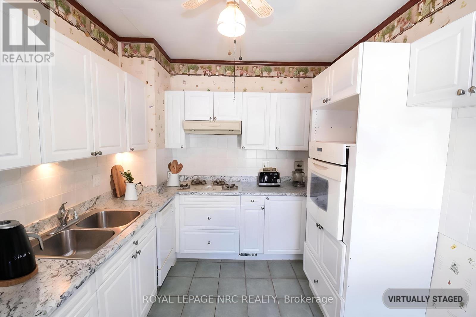 












47 KERNAHAN STREET

,
St. Catharines (Downtown),




Ontario
L2R4T1

