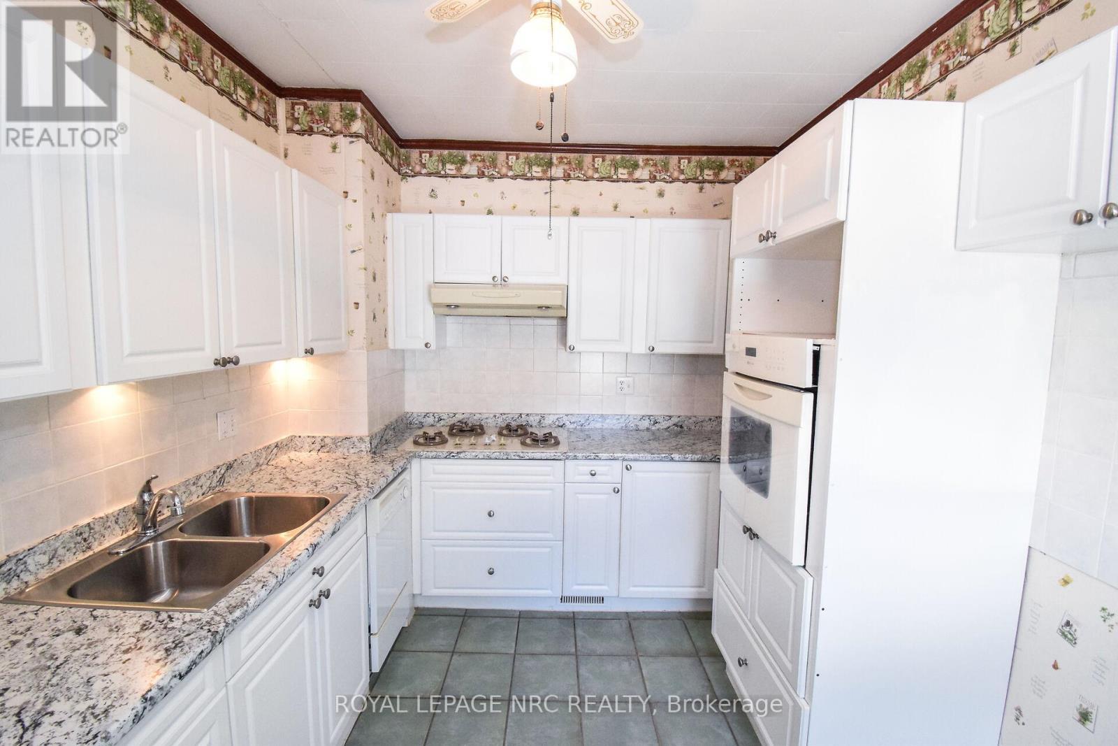 












47 KERNAHAN STREET

,
St. Catharines (Downtown),




Ontario
L2R4T1

