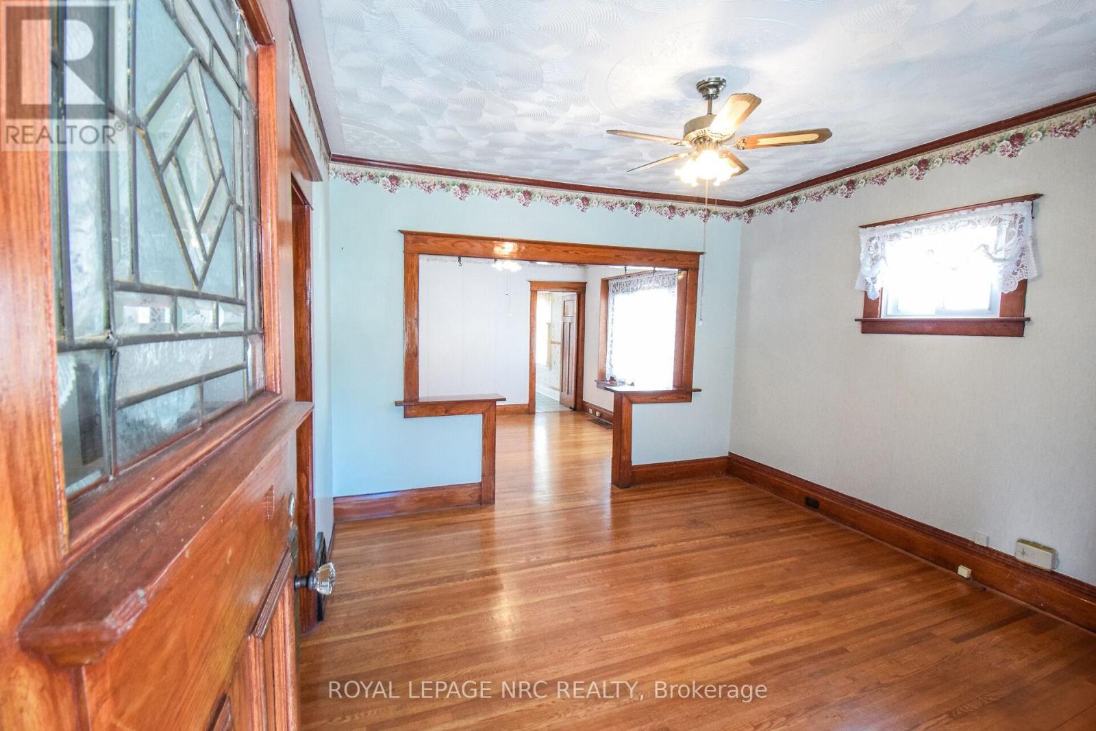 












47 KERNAHAN STREET

,
St. Catharines (Downtown),




Ontario
L2R4T1

