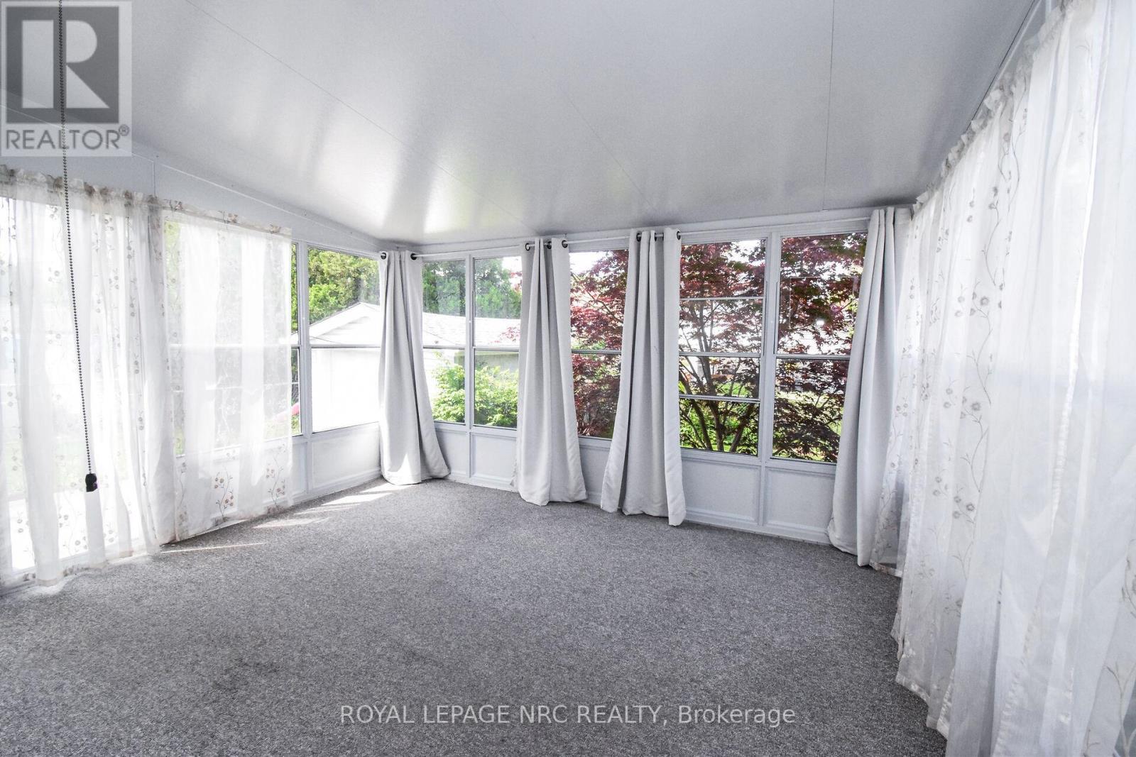 












47 KERNAHAN STREET

,
St. Catharines (Downtown),




Ontario
L2R4T1

