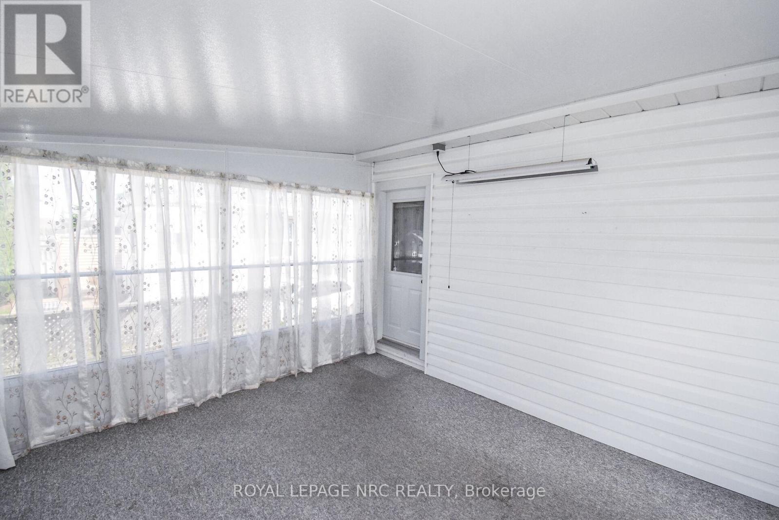 












47 KERNAHAN STREET

,
St. Catharines (Downtown),




Ontario
L2R4T1

