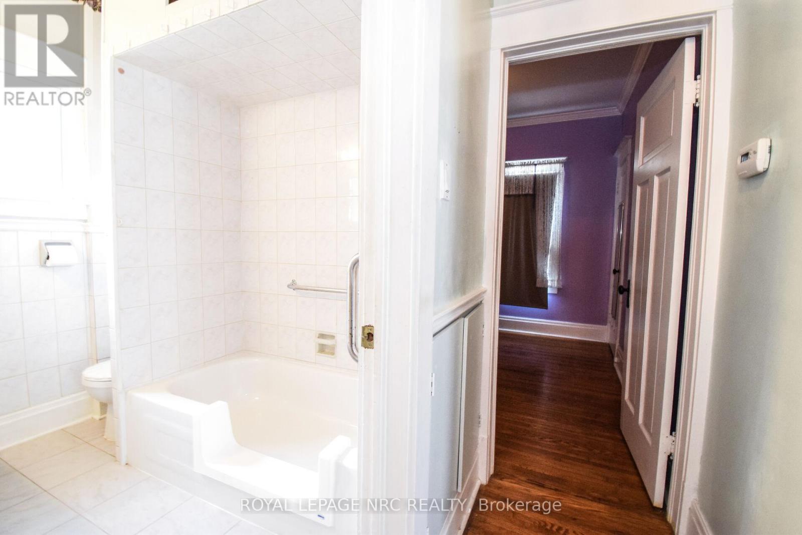 












47 KERNAHAN STREET

,
St. Catharines (Downtown),




Ontario
L2R4T1

