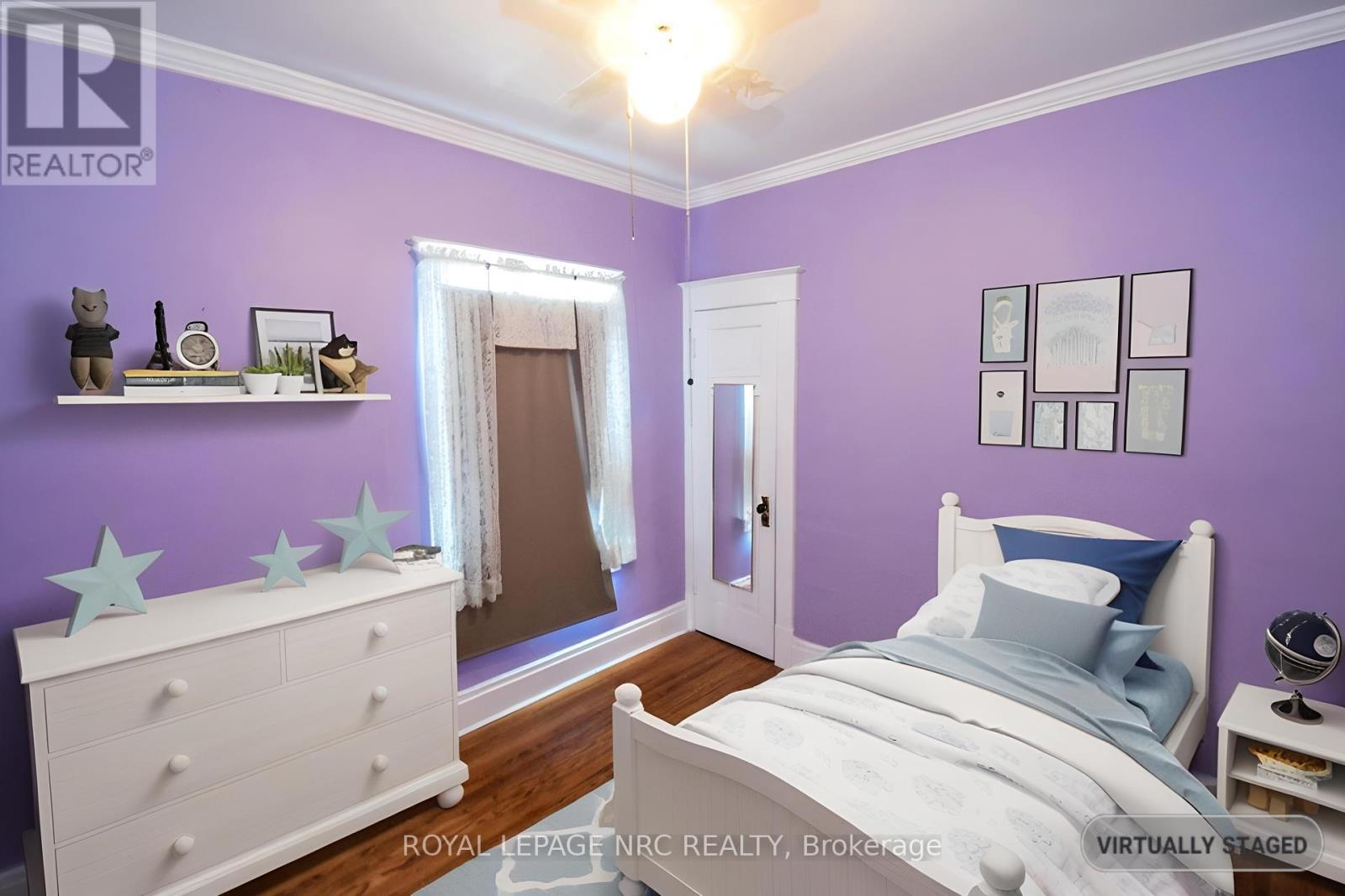 












47 KERNAHAN STREET

,
St. Catharines (Downtown),




Ontario
L2R4T1

