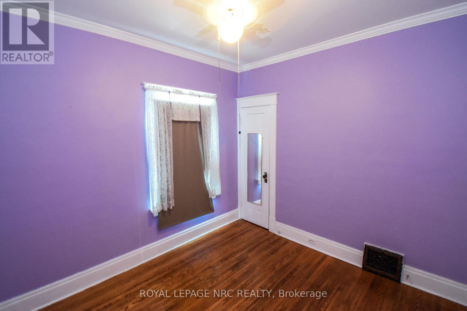












47 KERNAHAN STREET

,
St. Catharines (Downtown),




Ontario
L2R4T1

