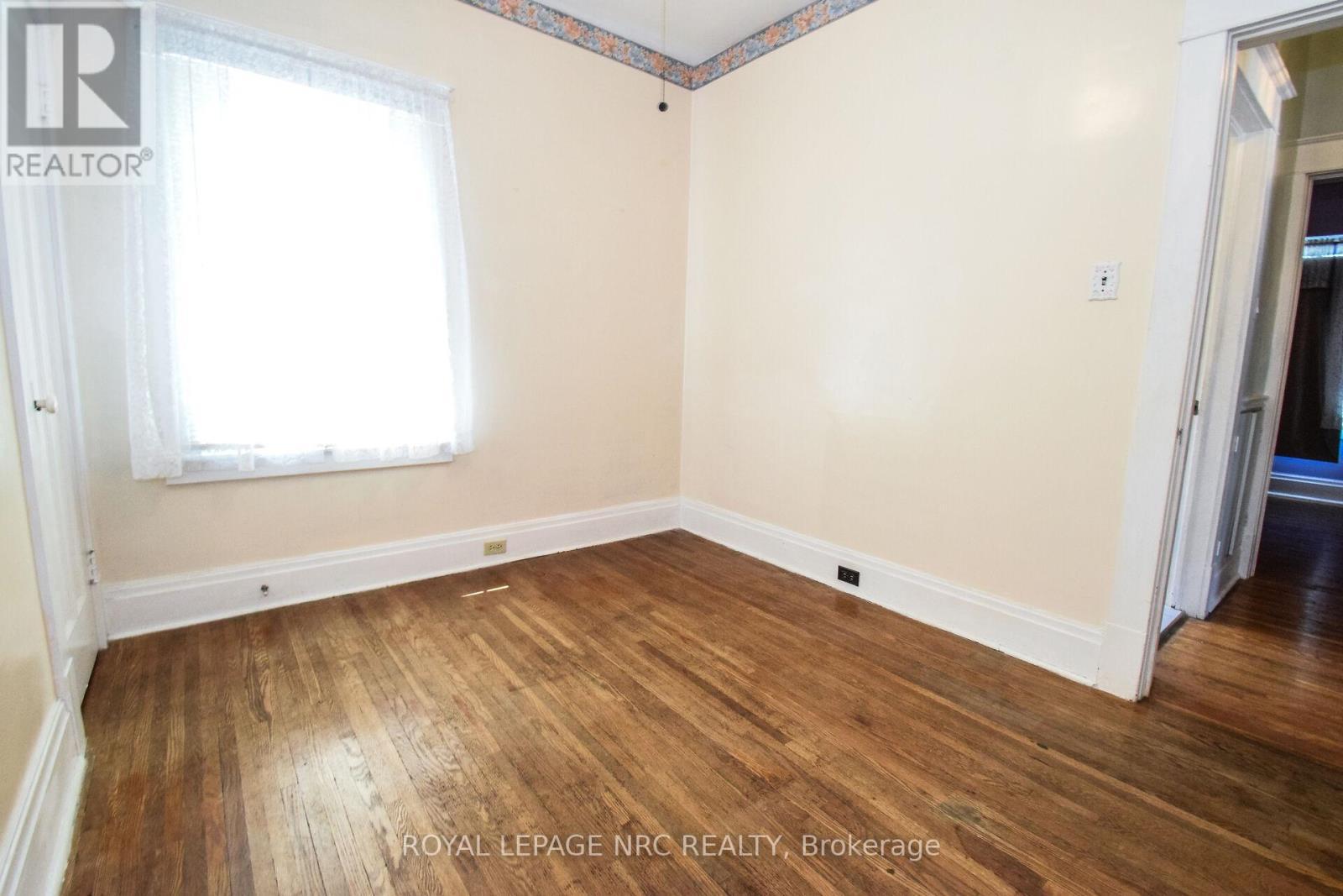 












47 KERNAHAN STREET

,
St. Catharines (Downtown),




Ontario
L2R4T1

