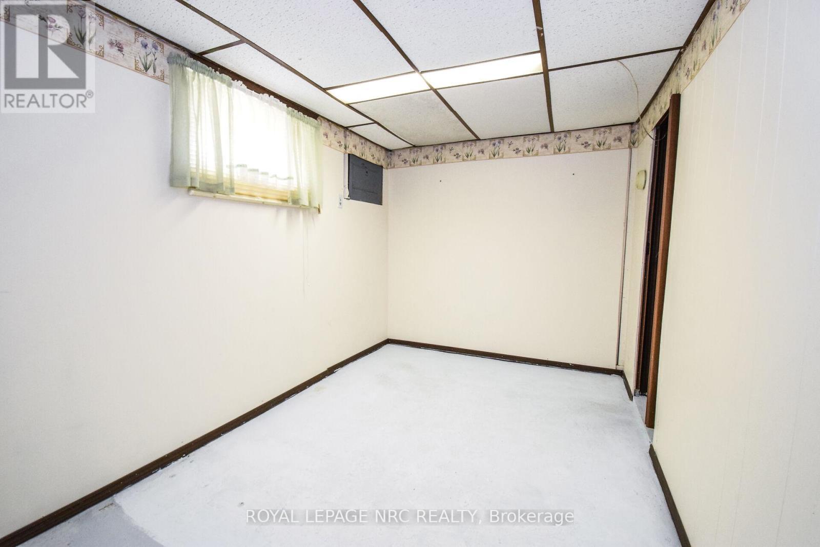 












47 KERNAHAN STREET

,
St. Catharines (Downtown),




Ontario
L2R4T1

