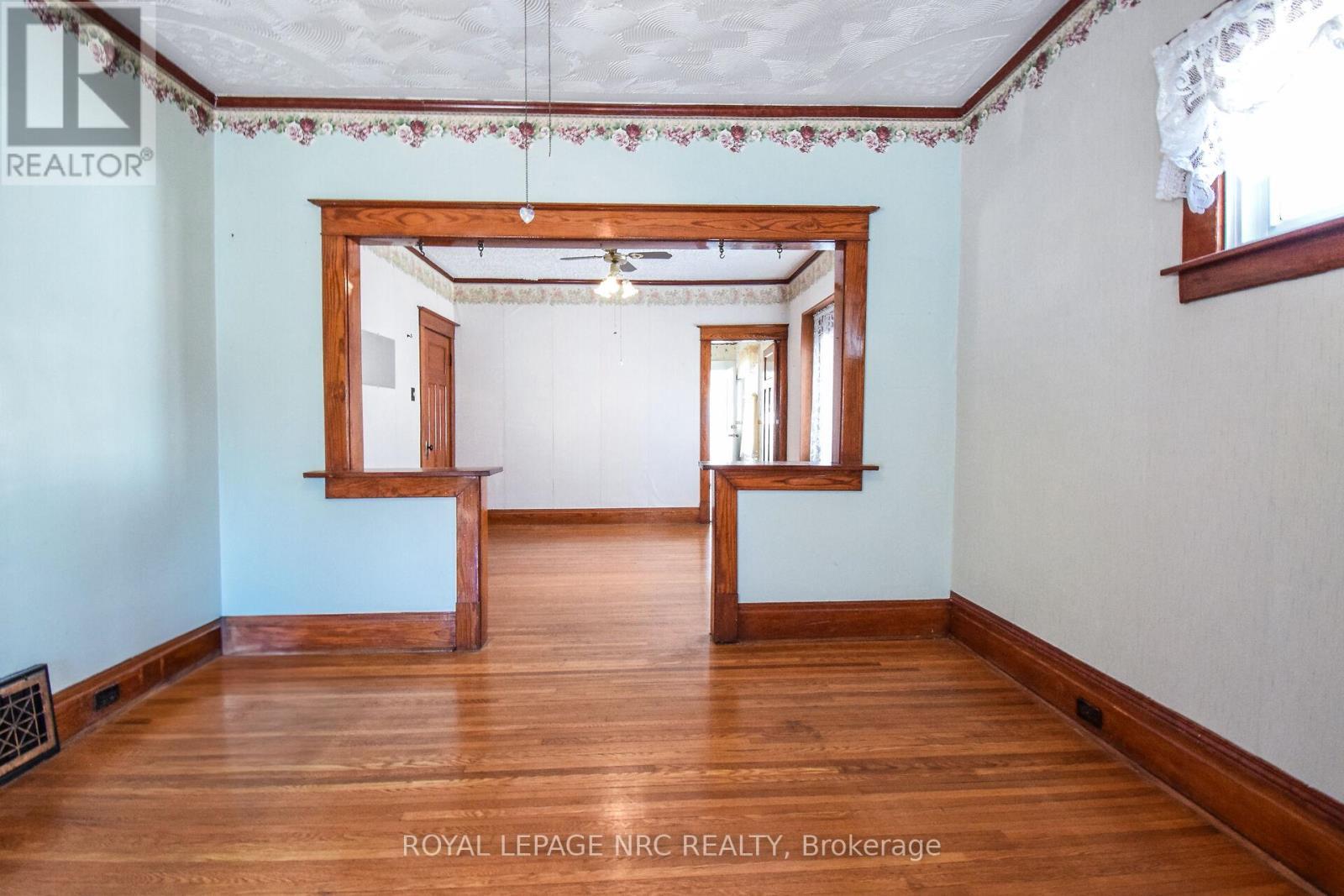












47 KERNAHAN STREET

,
St. Catharines (Downtown),




Ontario
L2R4T1

