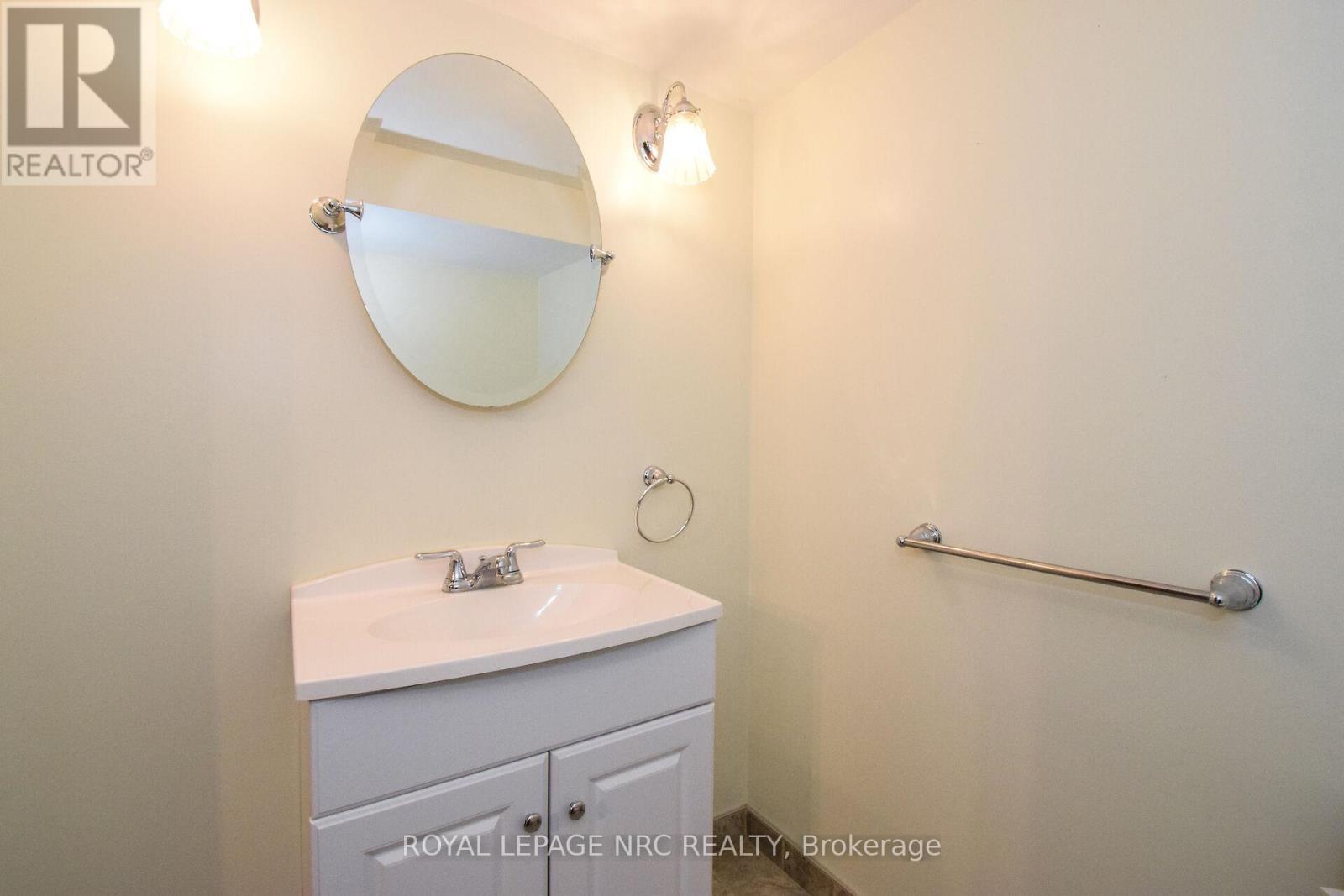 












47 KERNAHAN STREET

,
St. Catharines (Downtown),




Ontario
L2R4T1

