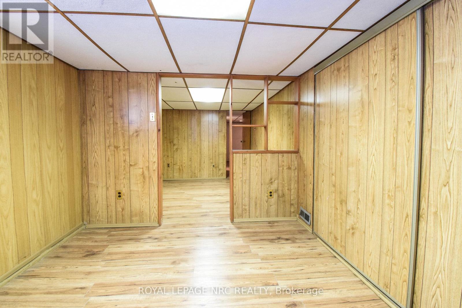 












47 KERNAHAN STREET

,
St. Catharines (Downtown),




Ontario
L2R4T1

