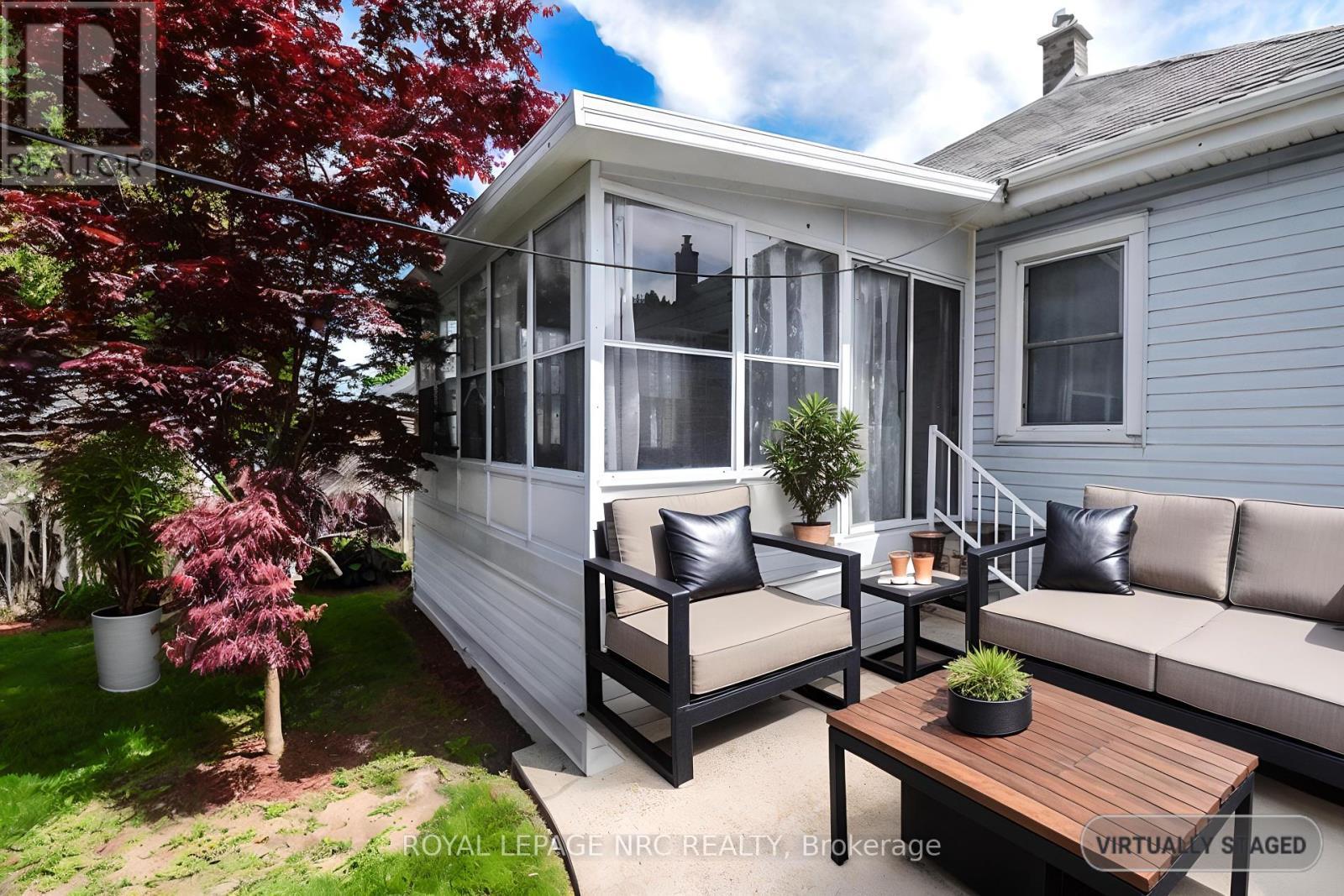 












47 KERNAHAN STREET

,
St. Catharines (Downtown),




Ontario
L2R4T1

