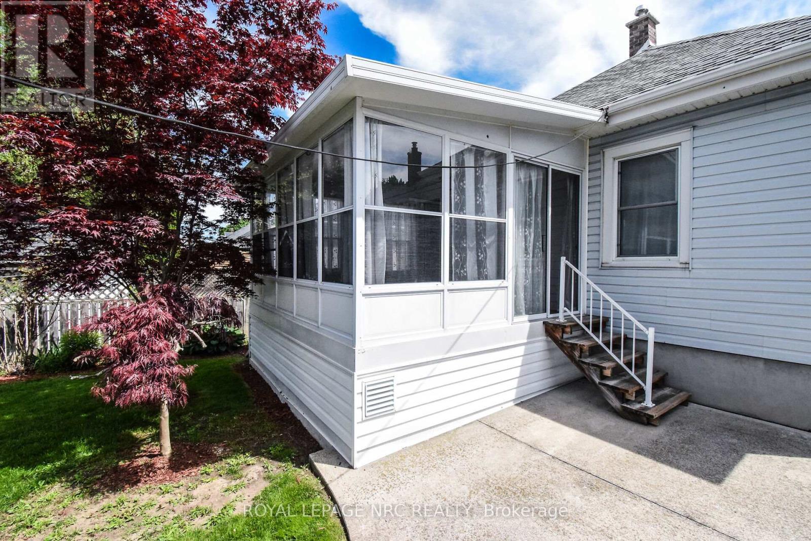 












47 KERNAHAN STREET

,
St. Catharines (Downtown),




Ontario
L2R4T1

