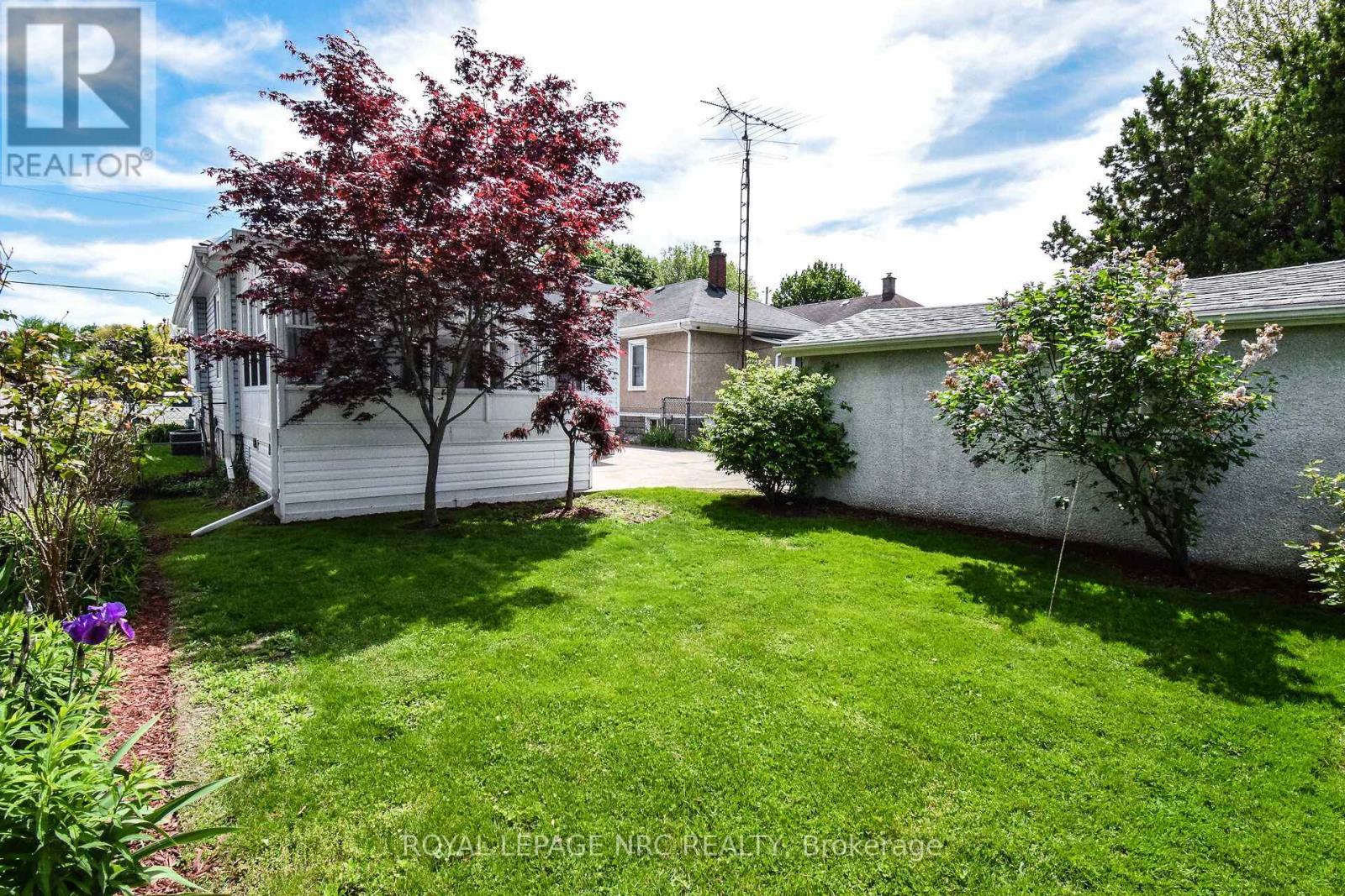 












47 KERNAHAN STREET

,
St. Catharines (Downtown),




Ontario
L2R4T1

