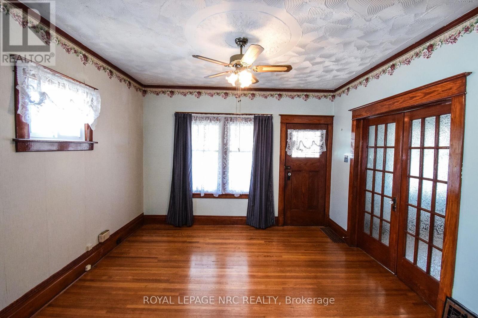












47 KERNAHAN STREET

,
St. Catharines (Downtown),




Ontario
L2R4T1

