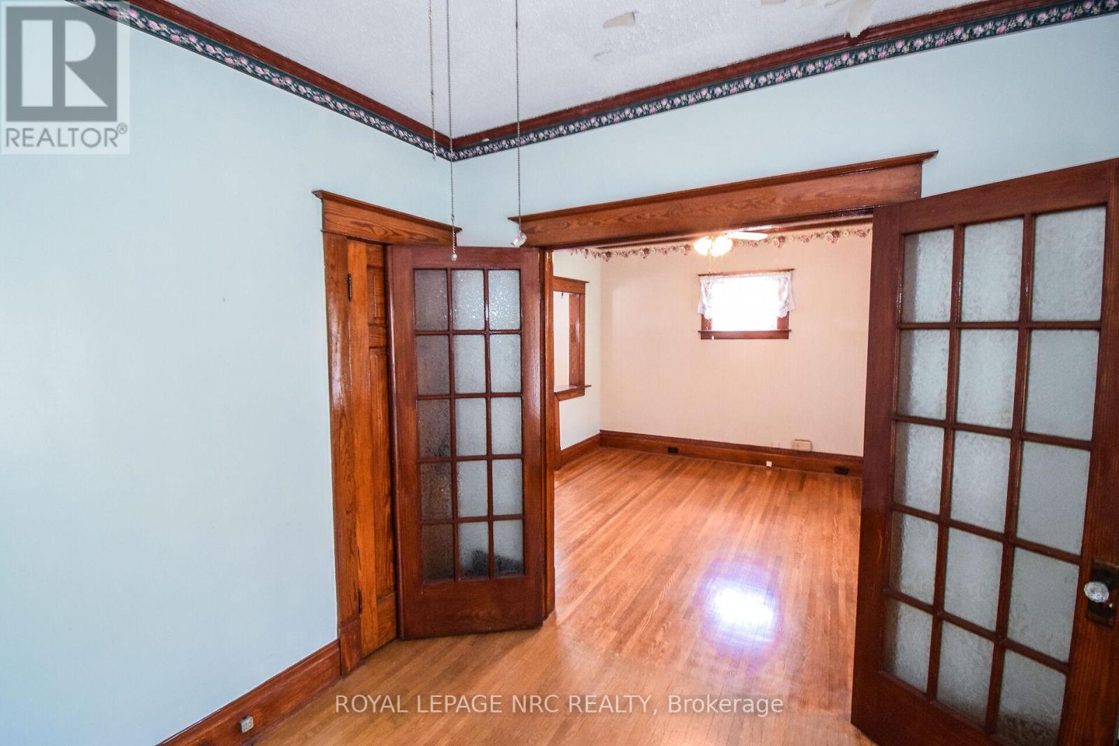 












47 KERNAHAN STREET

,
St. Catharines (Downtown),




Ontario
L2R4T1

