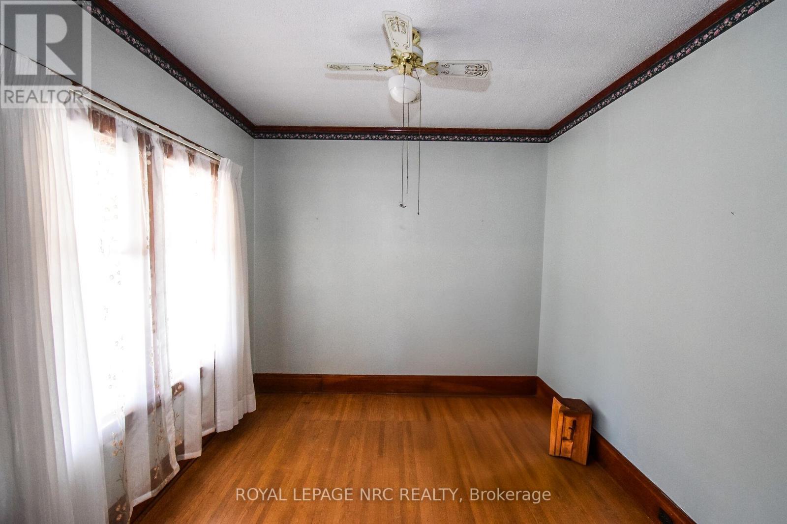 












47 KERNAHAN STREET

,
St. Catharines (Downtown),




Ontario
L2R4T1

