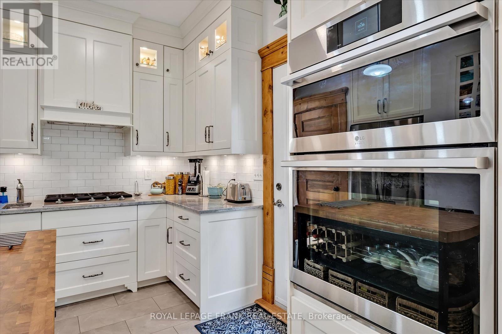












46 SOPHIA STREET

,
Peterborough East (Central),




Ontario
K9H1E1

