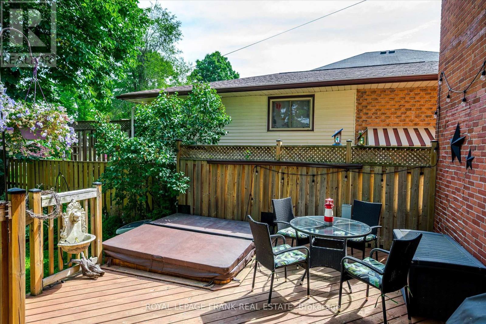 












46 SOPHIA STREET

,
Peterborough East (Central),




Ontario
K9H1E1

