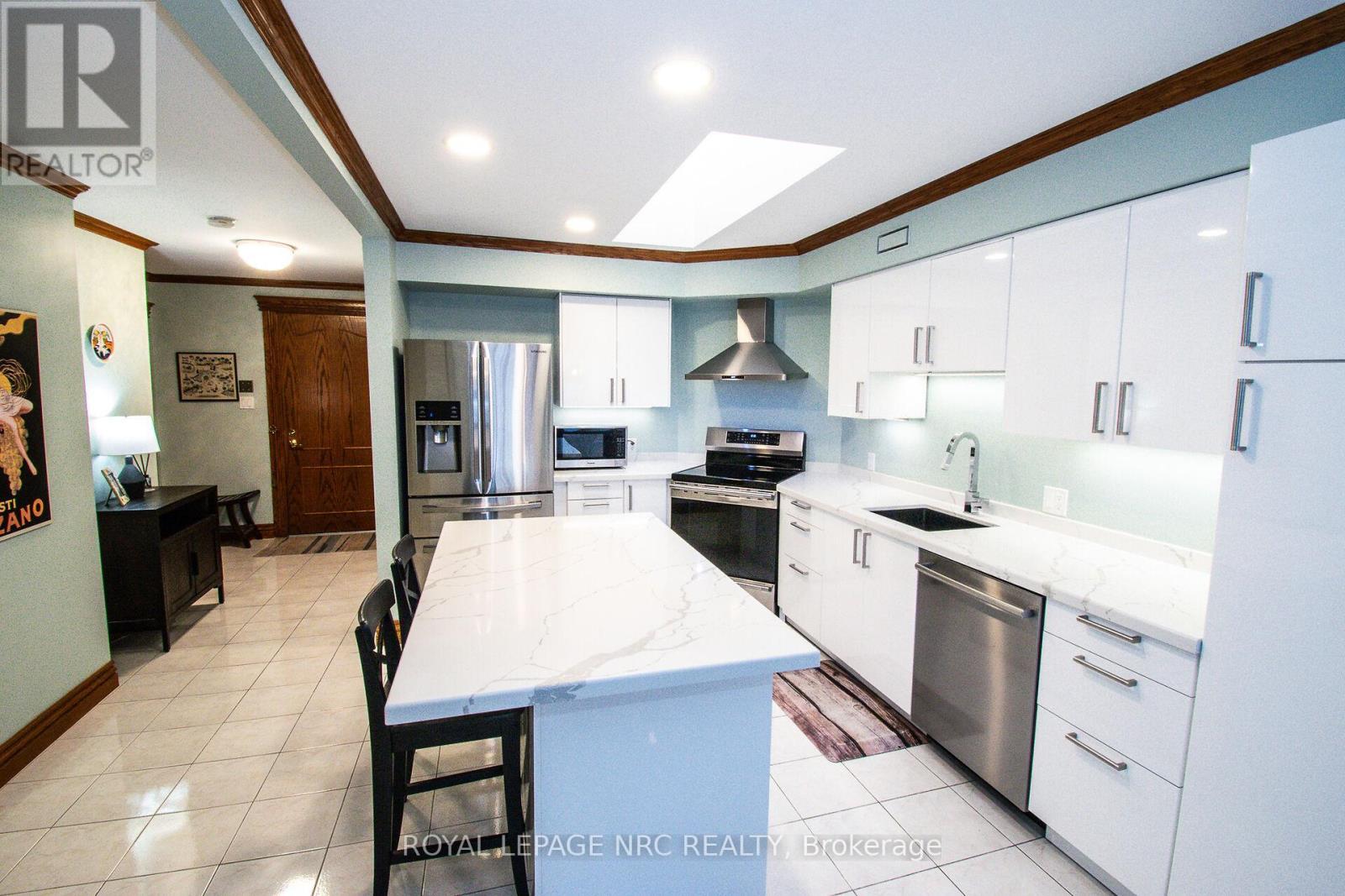 












302 - 55 MAIN STREET

,
St. Catharines (Port Dalhousie),




Ontario
L2N4T8

