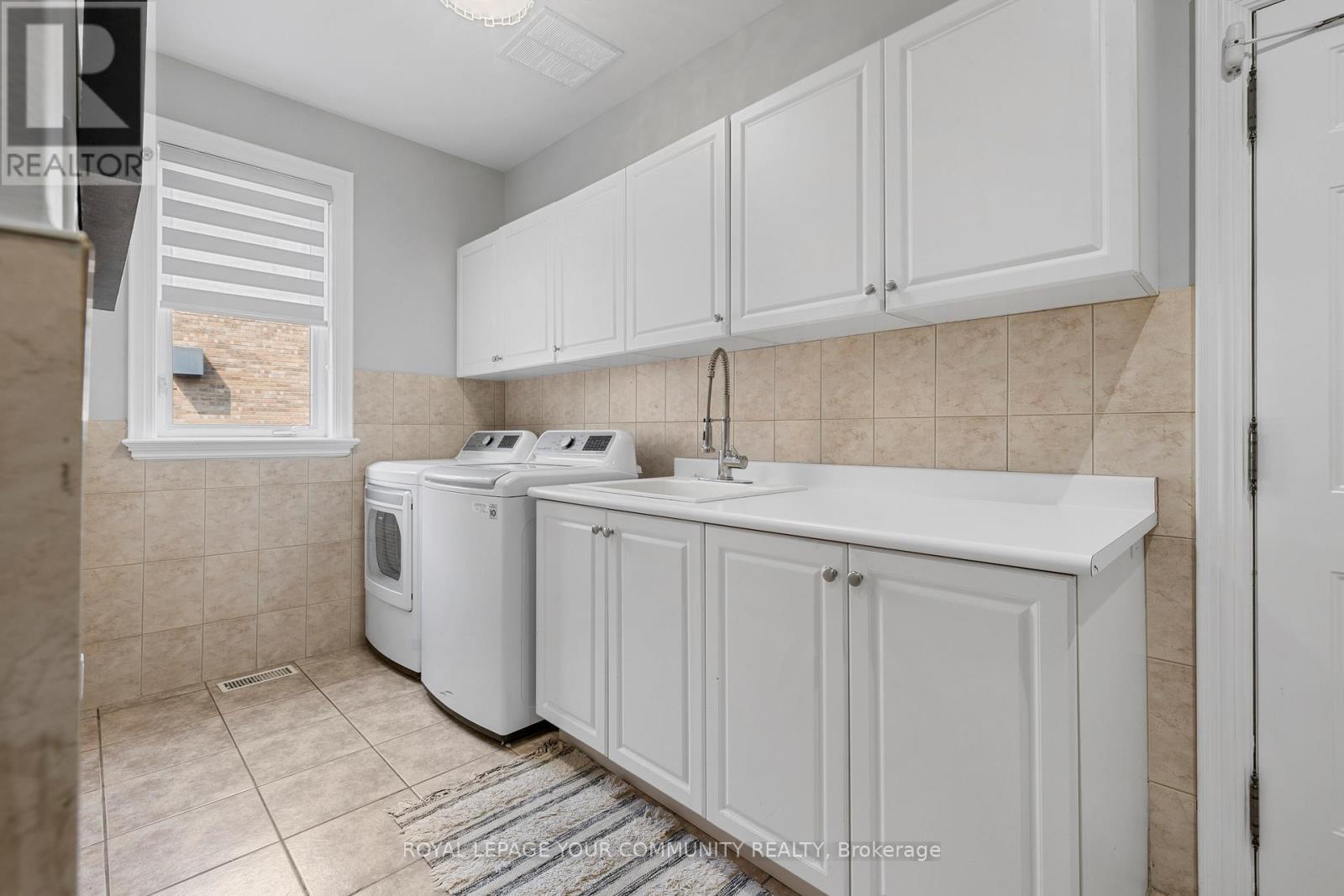 












294 SUNSET BEACH ROAD

,
Richmond Hill,




Ontario
L4E3H2

