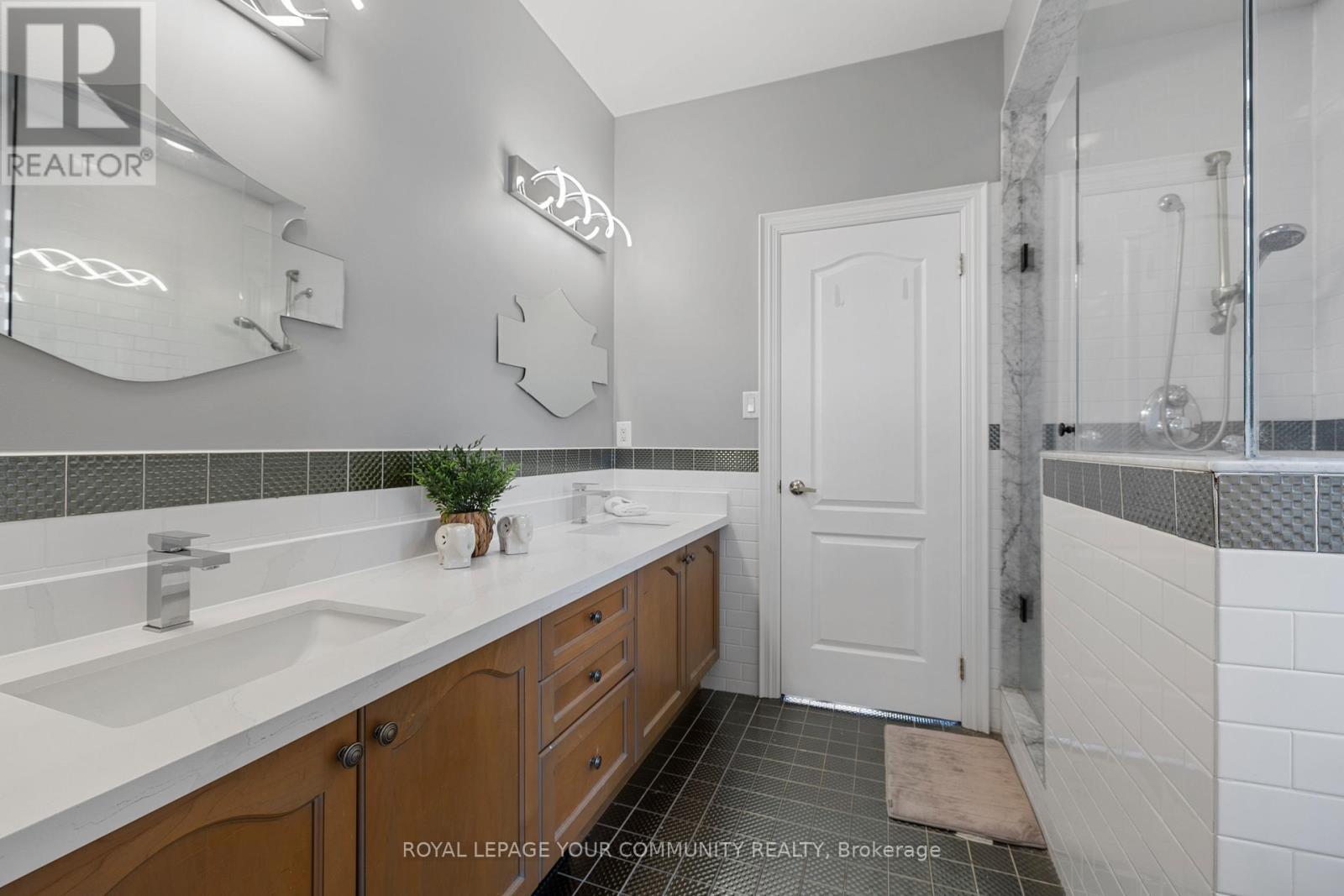 












294 SUNSET BEACH ROAD

,
Richmond Hill,




Ontario
L4E3H2

