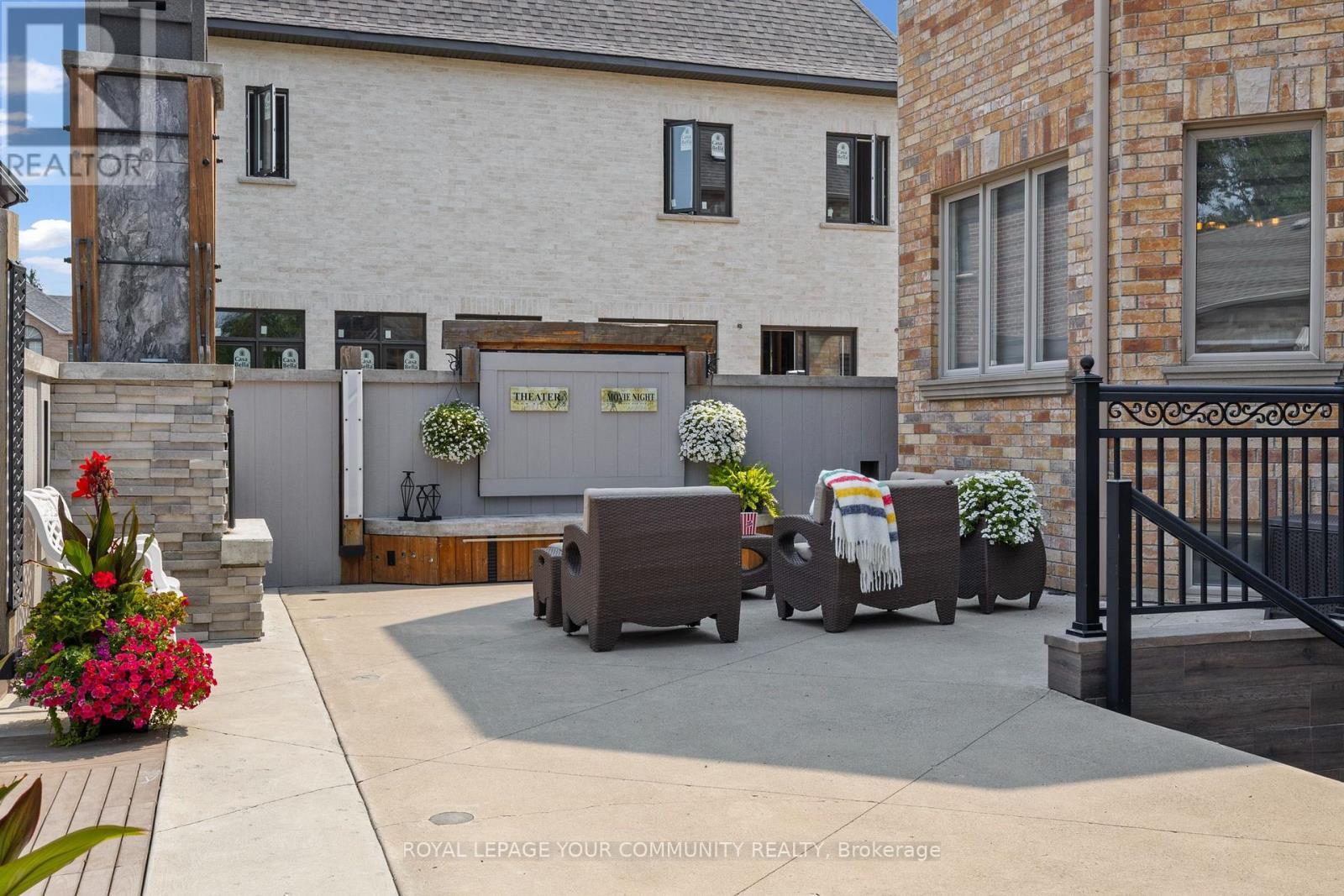 












294 SUNSET BEACH ROAD

,
Richmond Hill,




Ontario
L4E3H2

