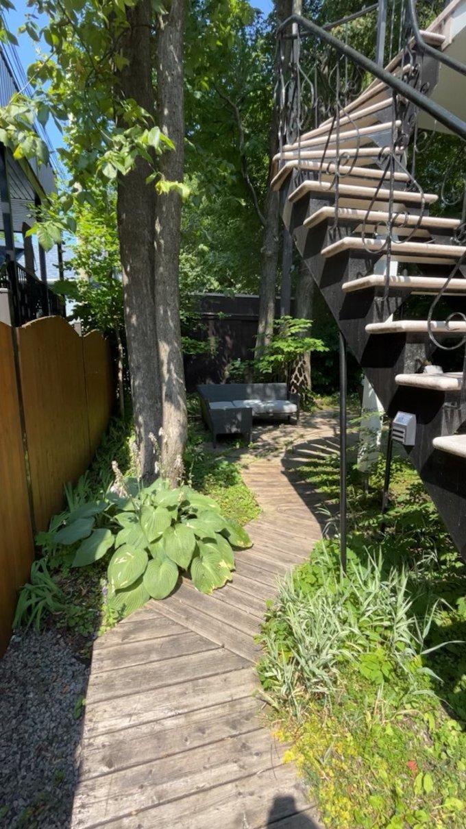 









1922


Rue de Bergerville

,
Québec (Sainte-Foy/Sillery/Cap-Rouge),




QC
G1S1J8

