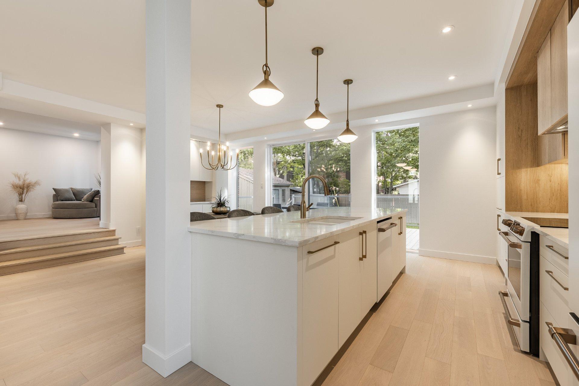 









647


Av. Oak

,
Saint-Lambert,




QC
J4P2R5

