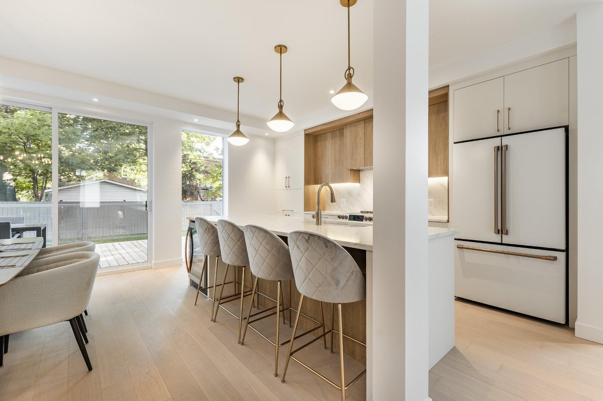 









647


Av. Oak

,
Saint-Lambert,




QC
J4P2R5

