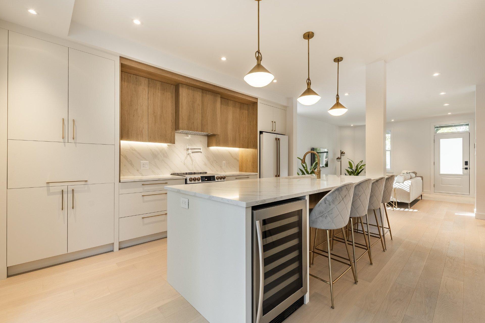 









647


Av. Oak

,
Saint-Lambert,




QC
J4P2R5


