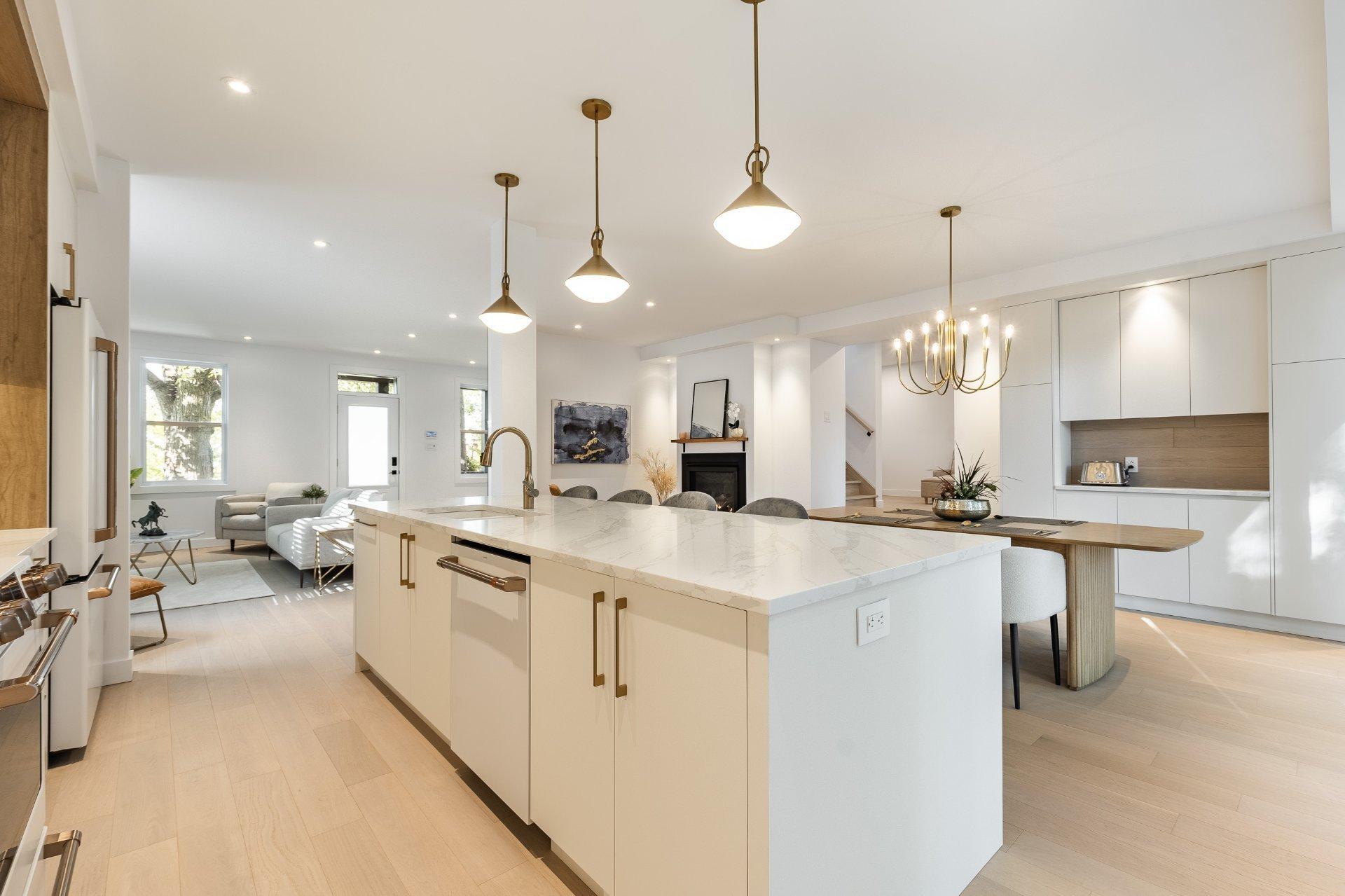 









647


Av. Oak

,
Saint-Lambert,




QC
J4P2R5

