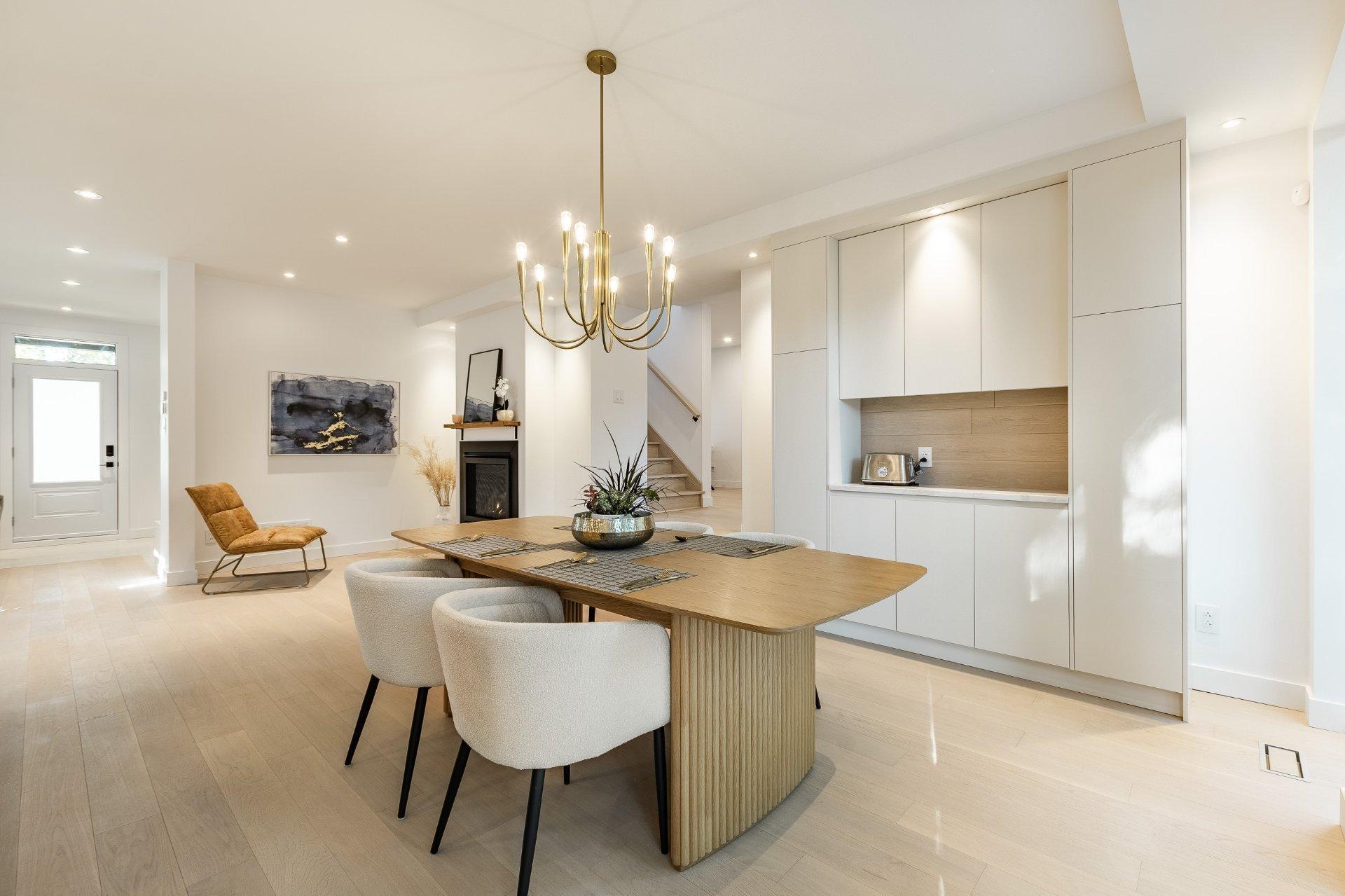 









647


Av. Oak

,
Saint-Lambert,




QC
J4P2R5

