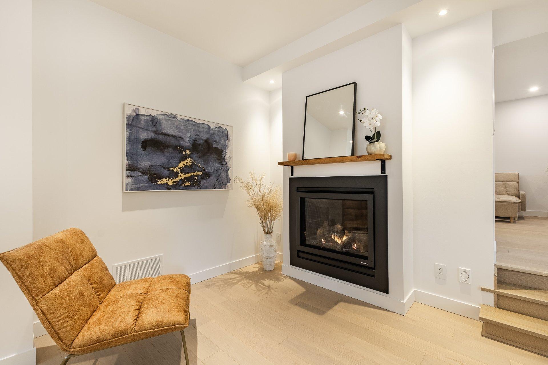 









647


Av. Oak

,
Saint-Lambert,




QC
J4P2R5

