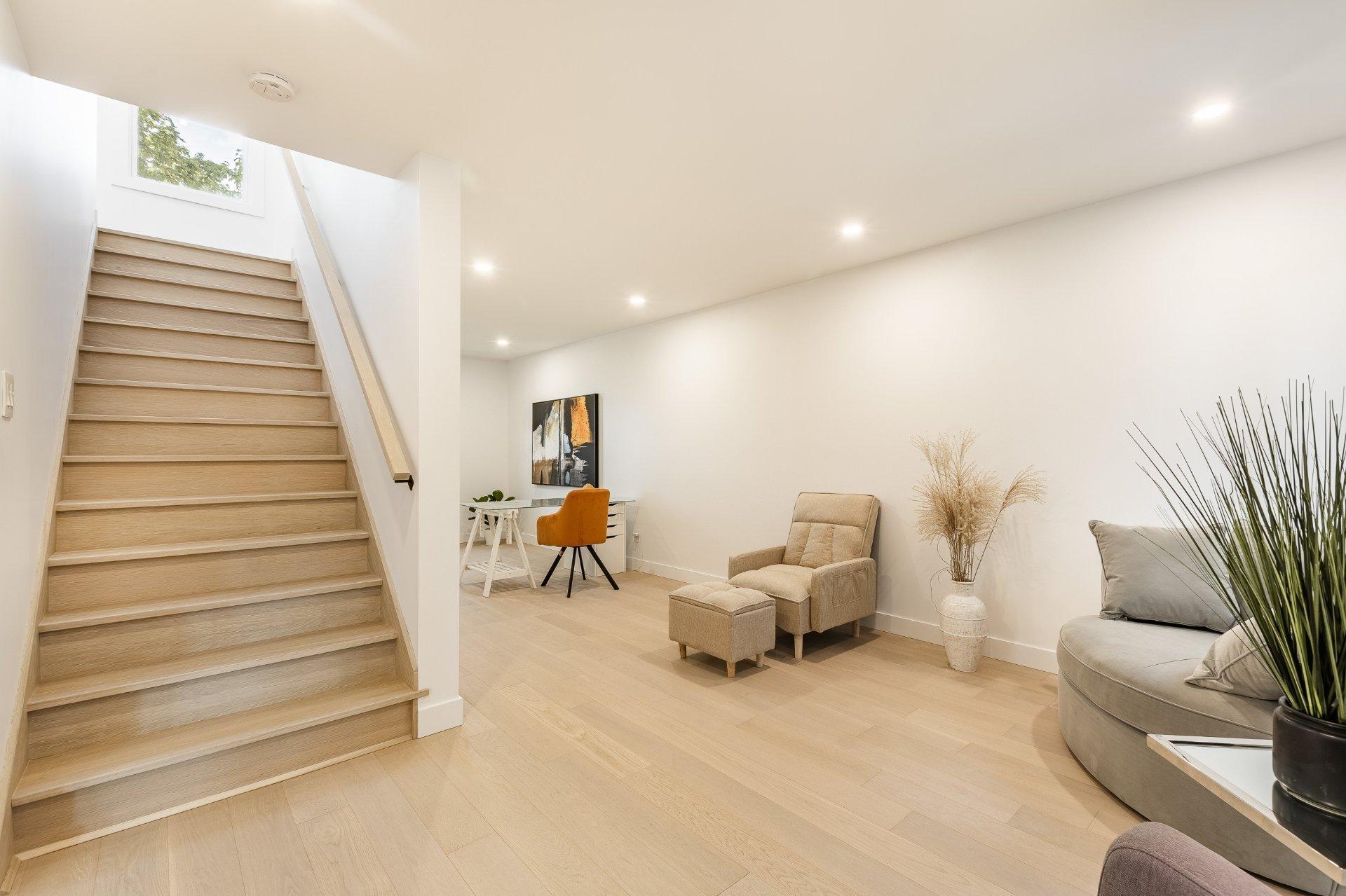 









647


Av. Oak

,
Saint-Lambert,




QC
J4P2R5

