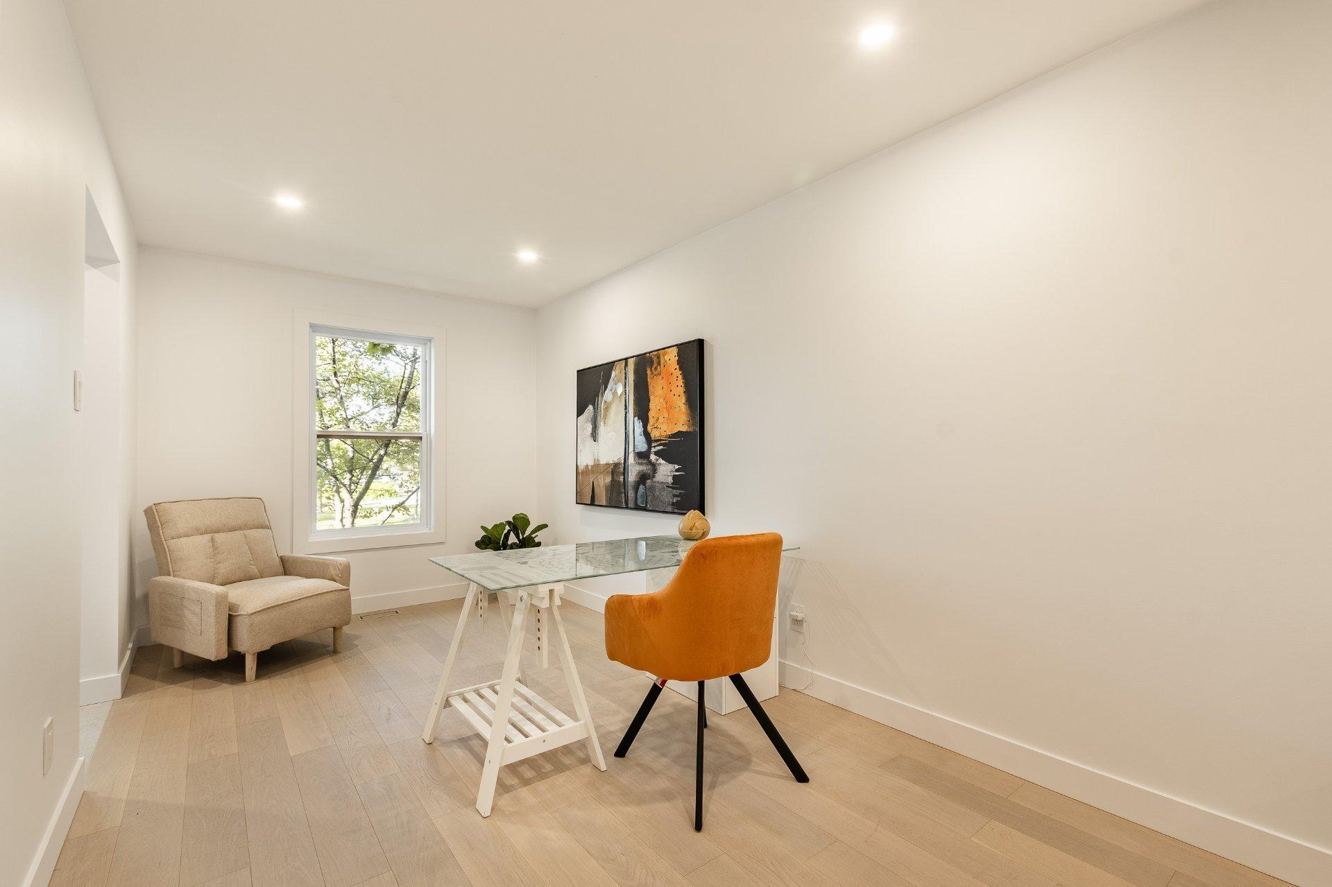 









647


Av. Oak

,
Saint-Lambert,




QC
J4P2R5

