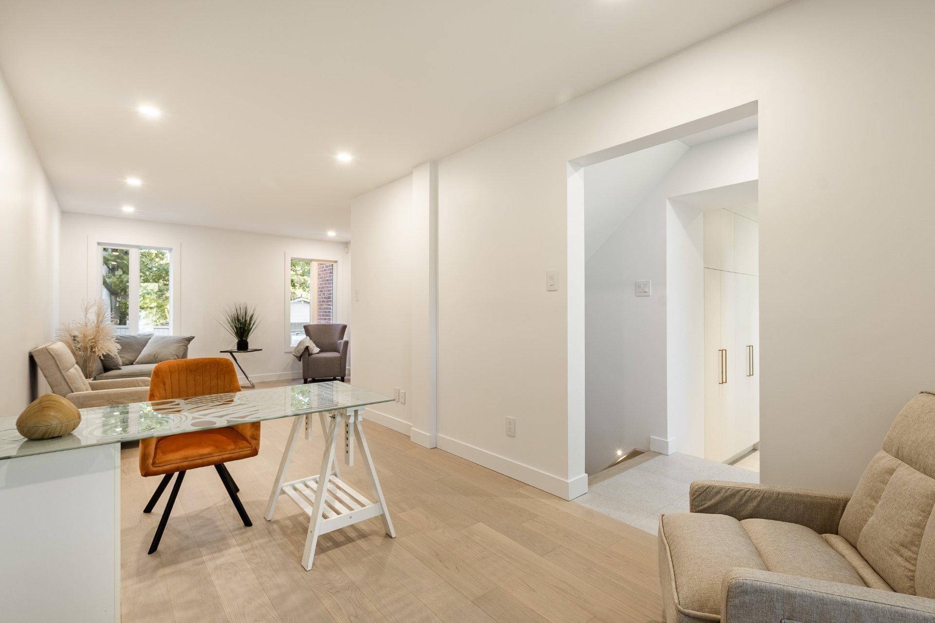 









647


Av. Oak

,
Saint-Lambert,




QC
J4P2R5

