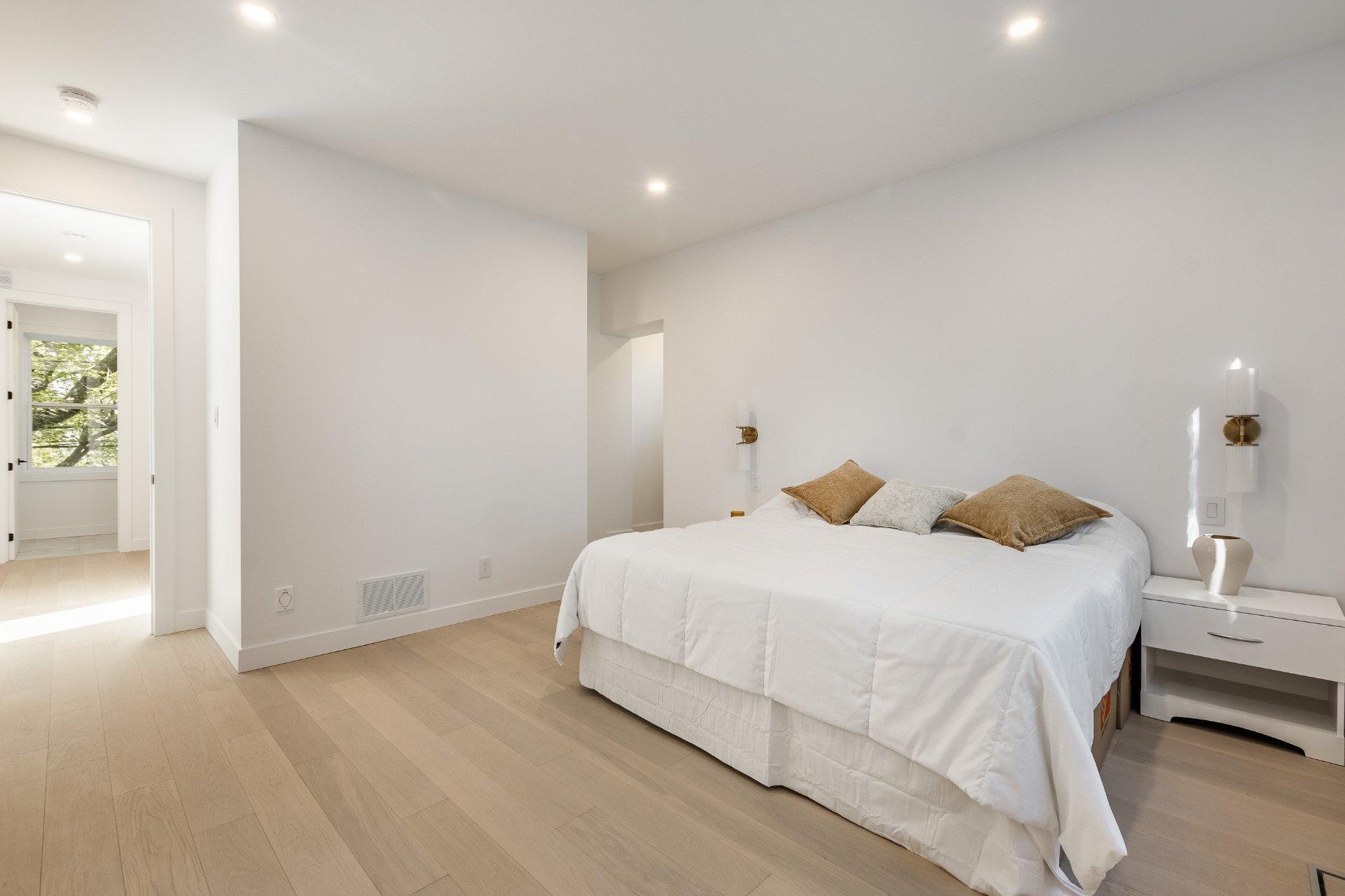 









647


Av. Oak

,
Saint-Lambert,




QC
J4P2R5

