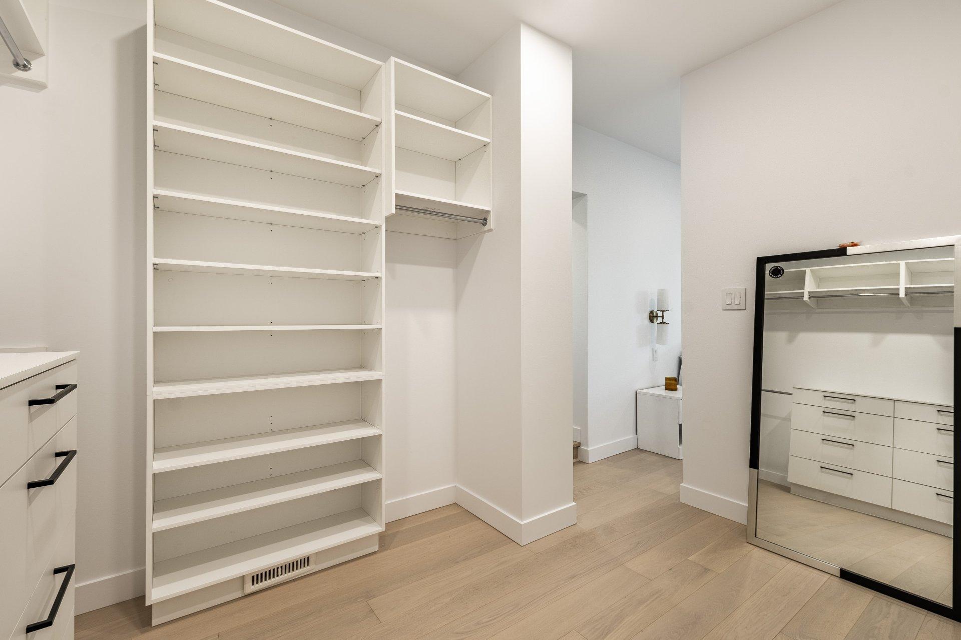 









647


Av. Oak

,
Saint-Lambert,




QC
J4P2R5

