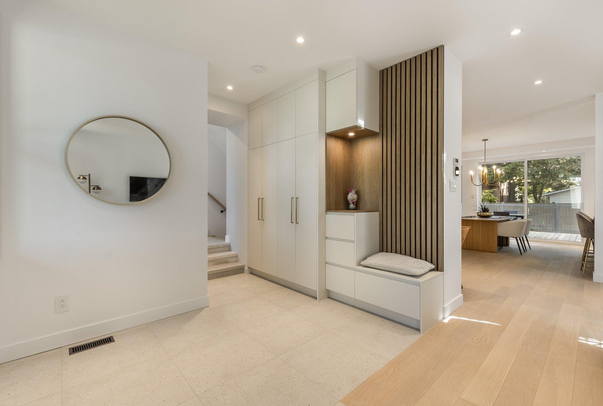 









647


Av. Oak

,
Saint-Lambert,




QC
J4P2R5


