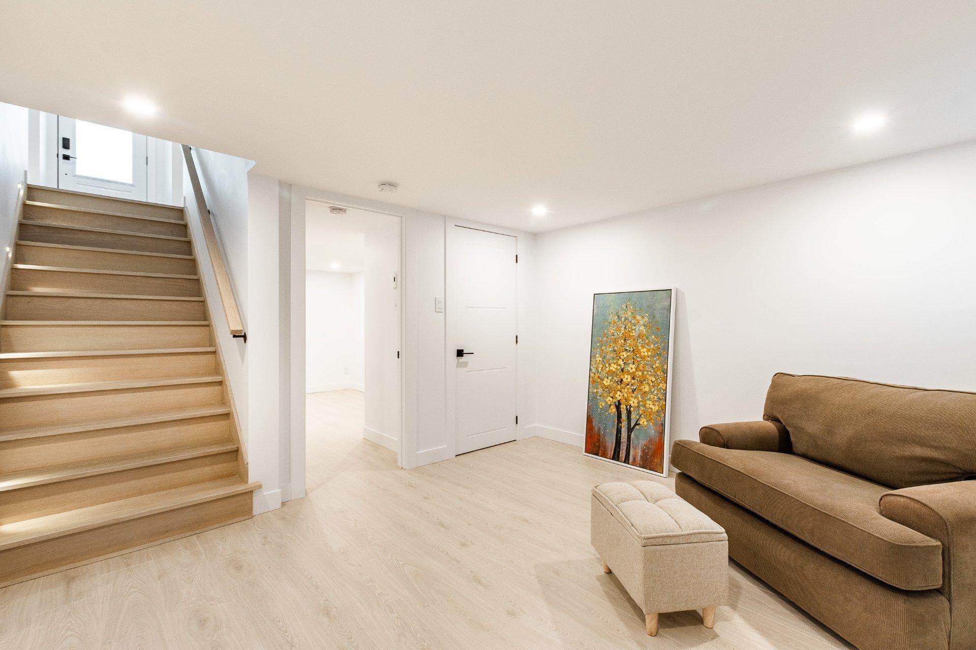 









647


Av. Oak

,
Saint-Lambert,




QC
J4P2R5

