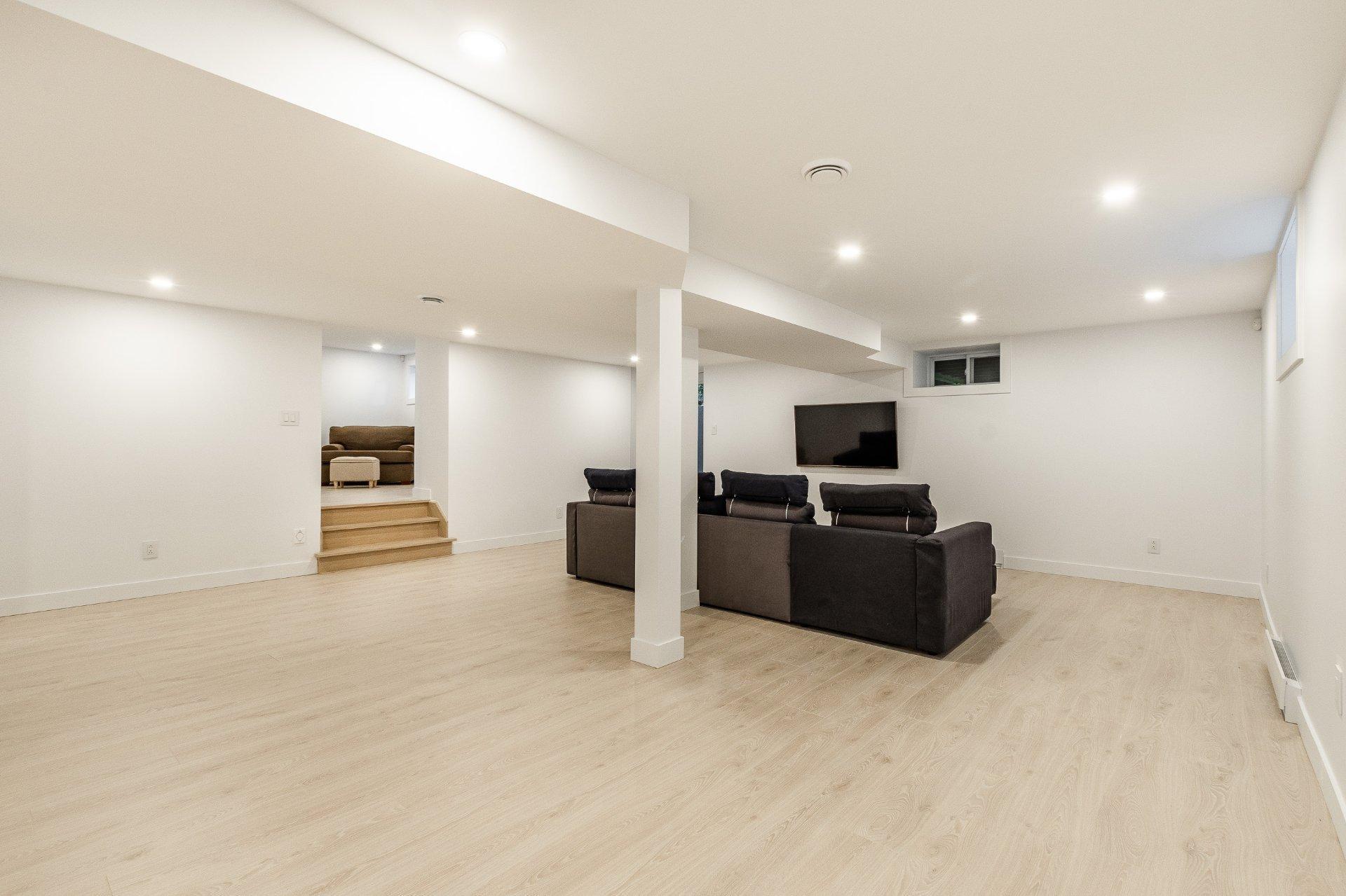 









647


Av. Oak

,
Saint-Lambert,




QC
J4P2R5

