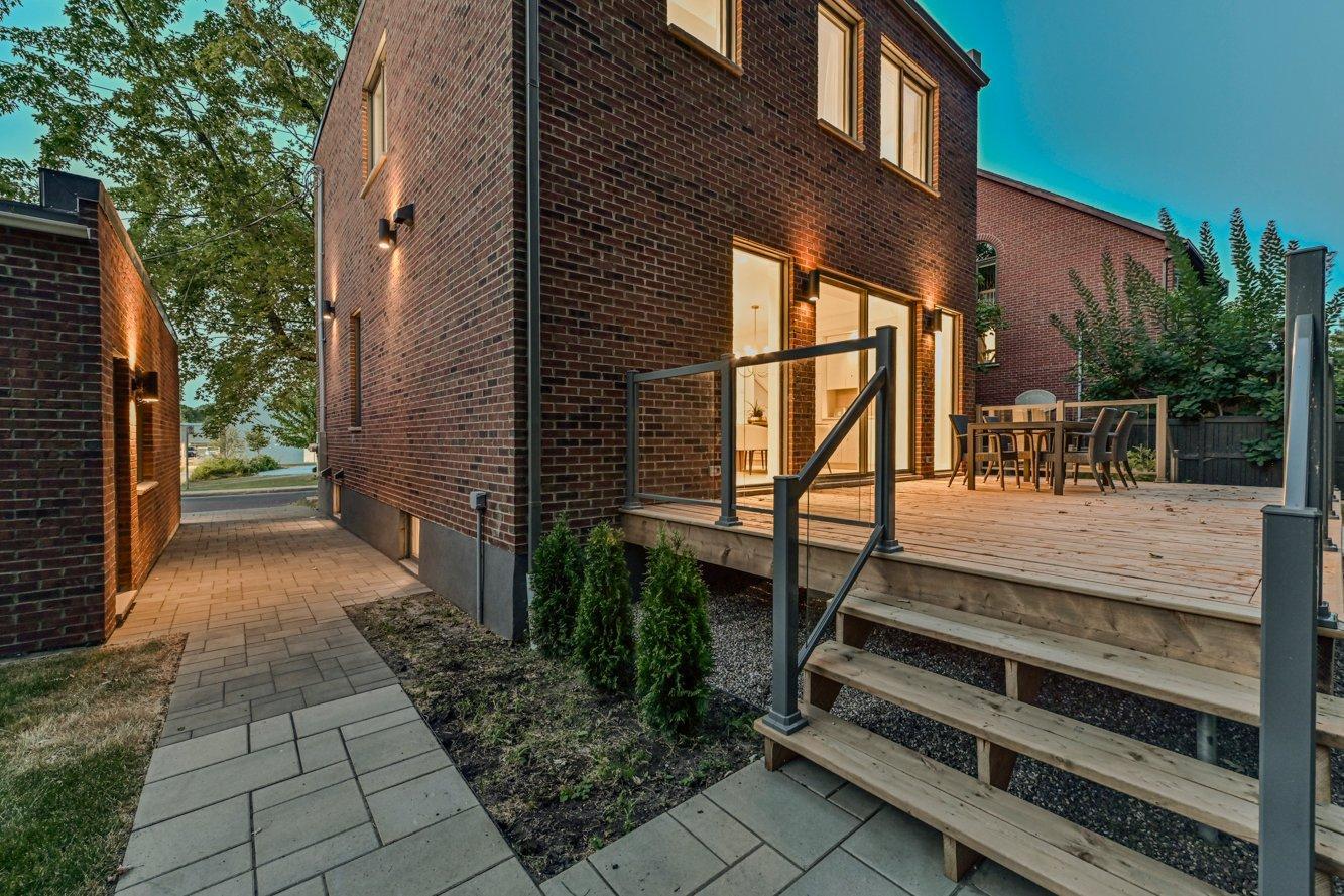 









647


Av. Oak

,
Saint-Lambert,




QC
J4P2R5

