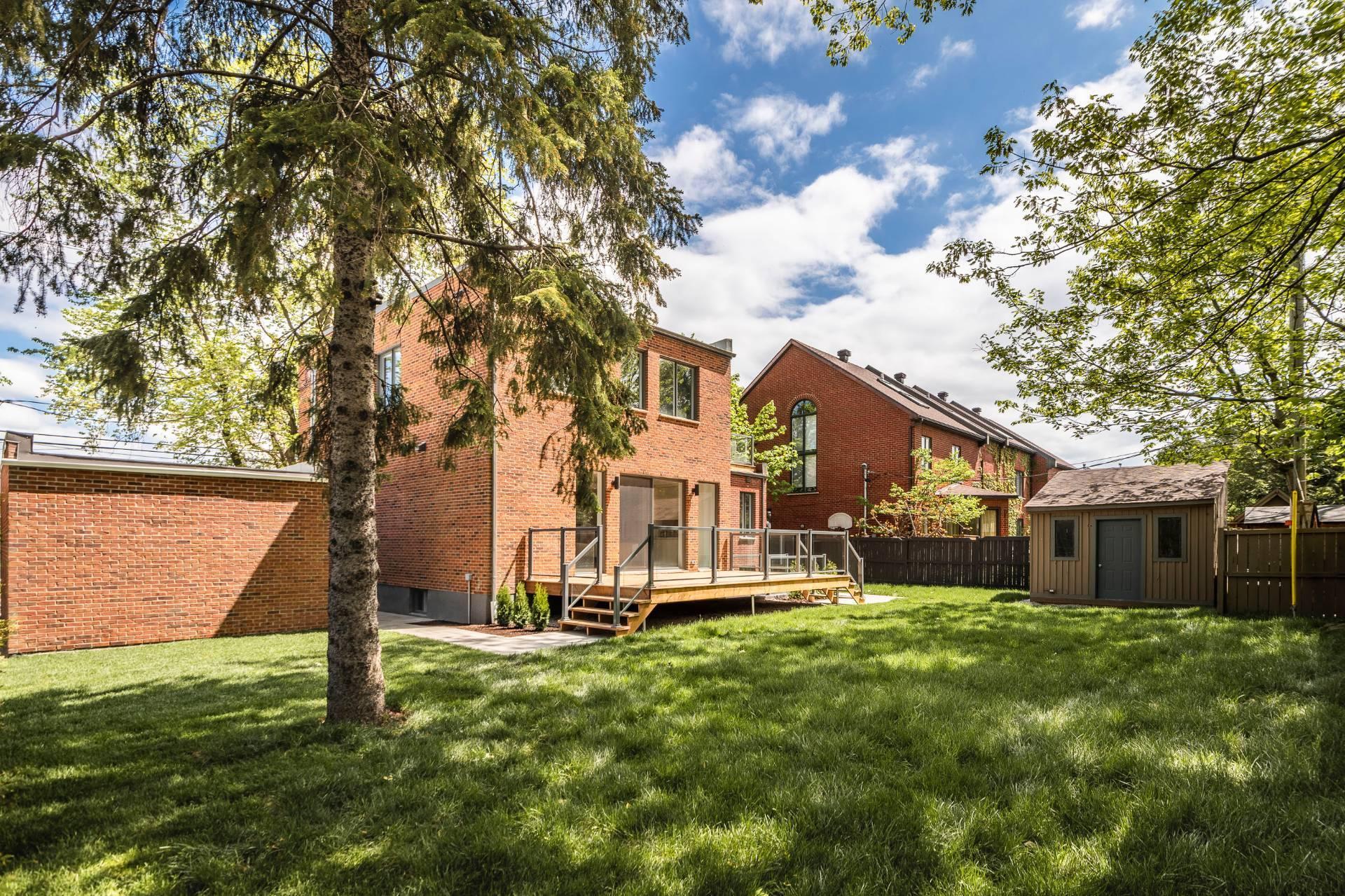 









647


Av. Oak

,
Saint-Lambert,




QC
J4P2R5

